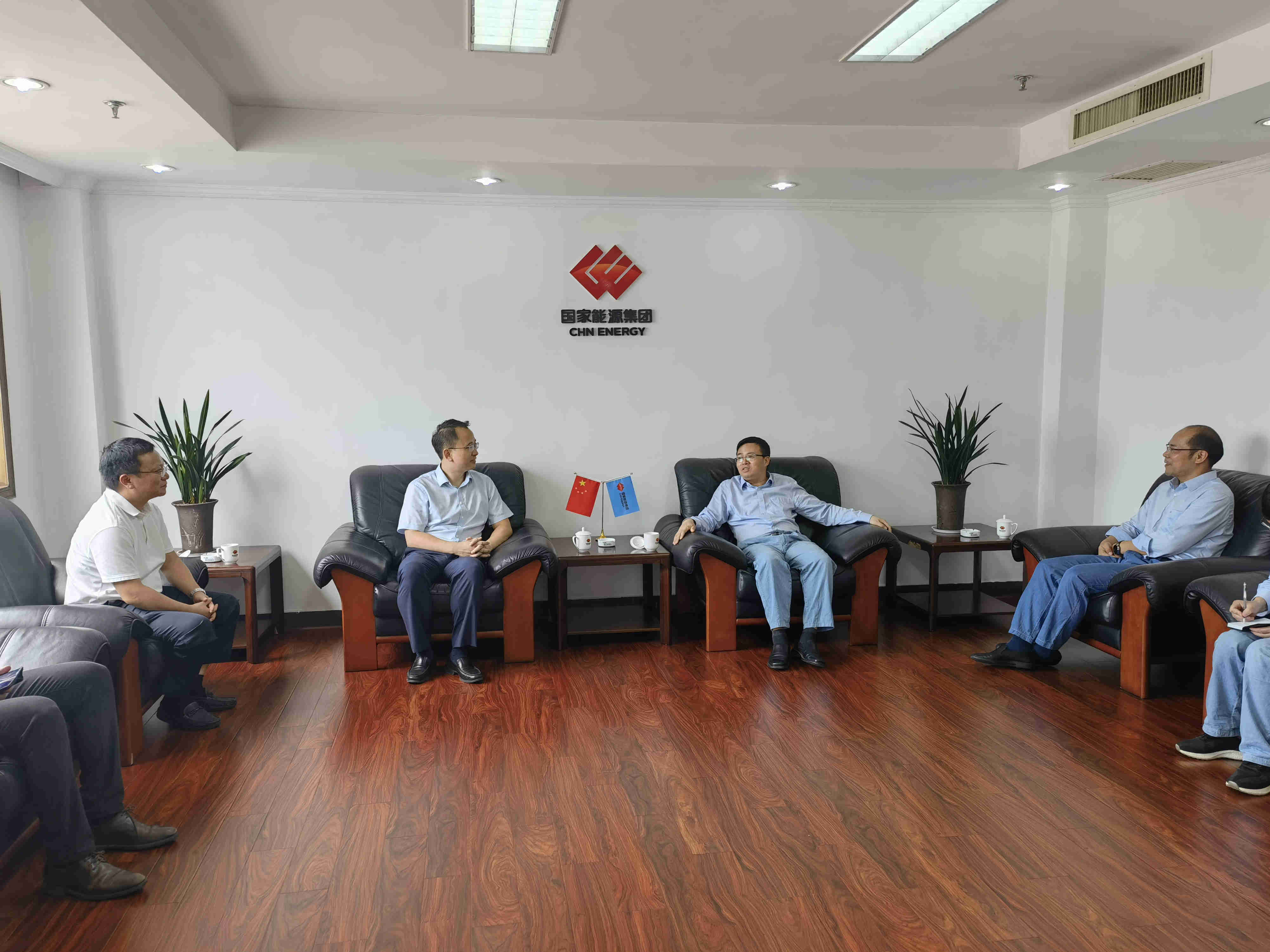 公司党委副书记、总经理宋文涛到国电九江煤码头干灰泊位改建工程调研指导并开展商务活动 公司党委副书记、总经理宋文涛到国电九江煤码头干灰泊位改建工程调研指导并开展商务活动