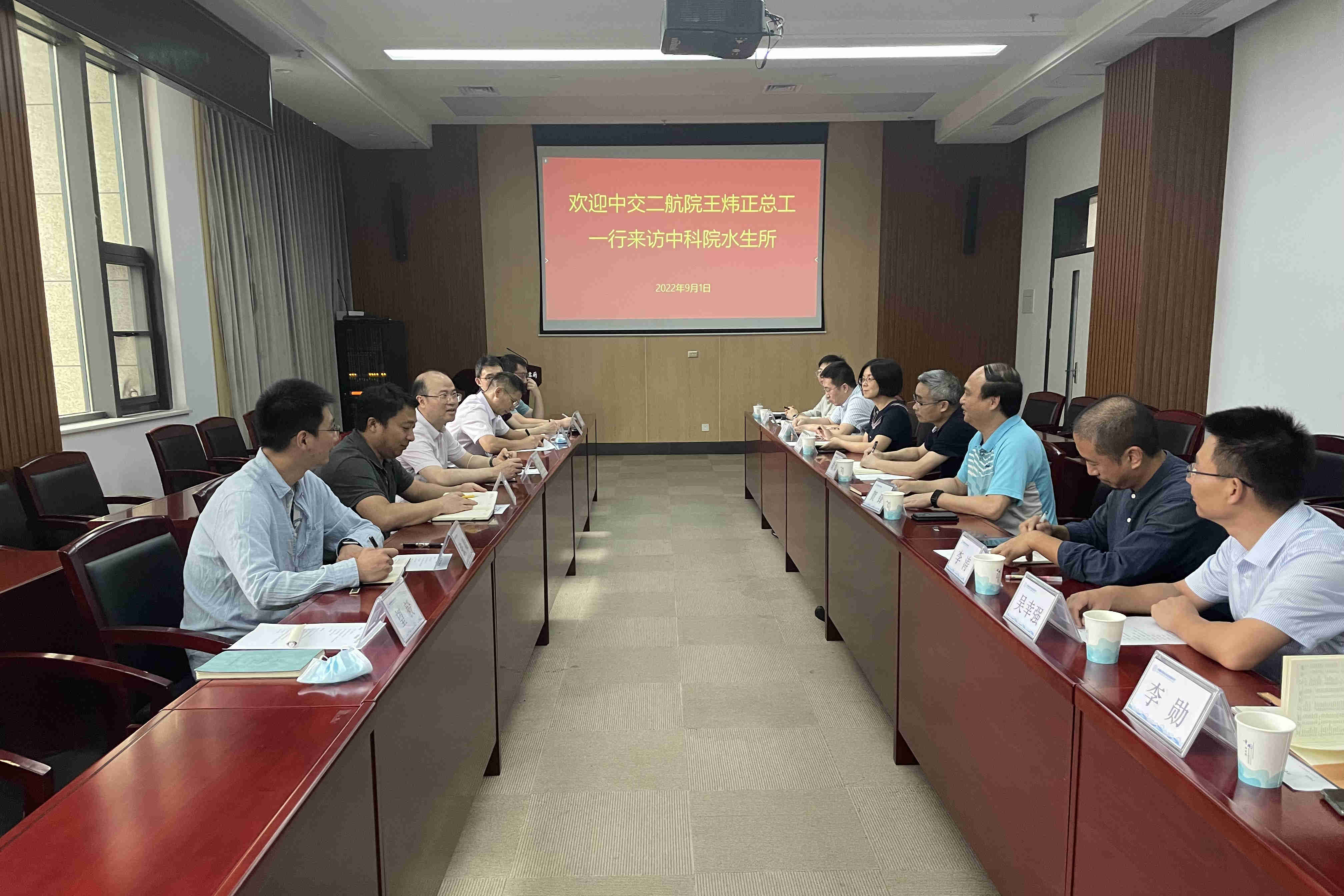 公司总工程师王炜正拜会中国科学院水生生物研究所副所长胡炜