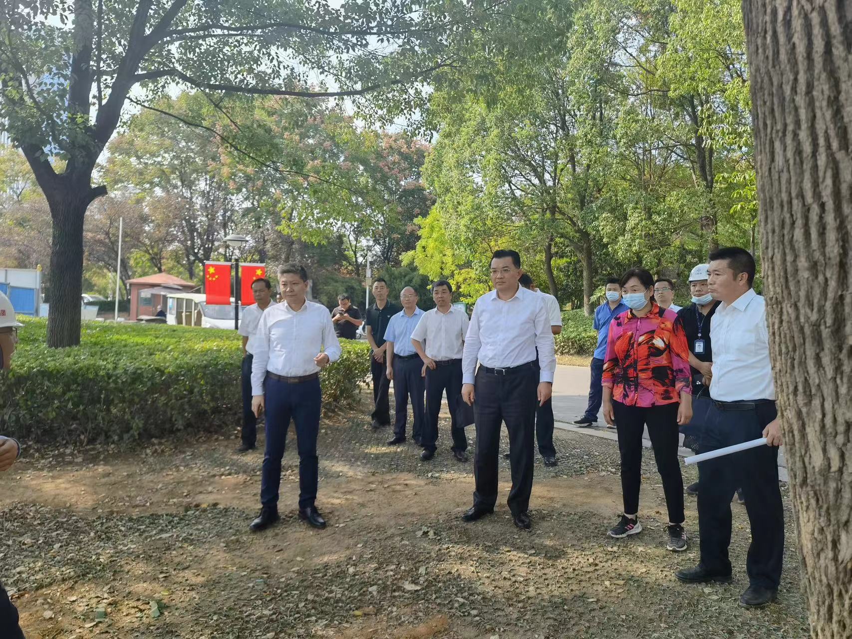 黄冈市市长李军杰到黄冈遗爱湖水环境综合治理工程调研