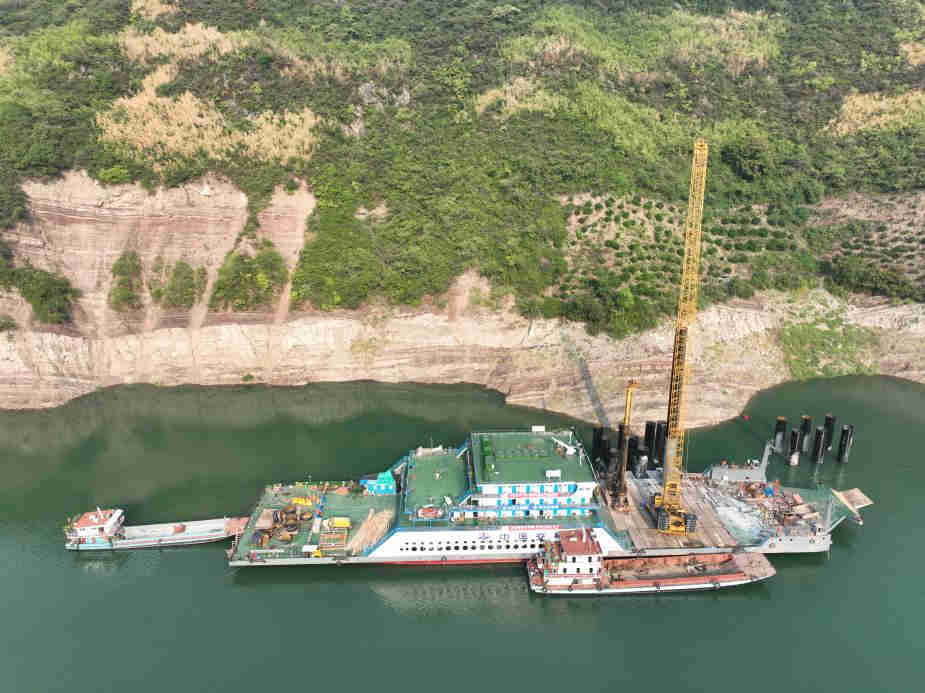 三峡通航船舶秭归旧州河锚地建设工程提前完成年度栽桩目标 三峡通航船舶秭归旧州河锚地建设工程提前完成年度栽桩目标