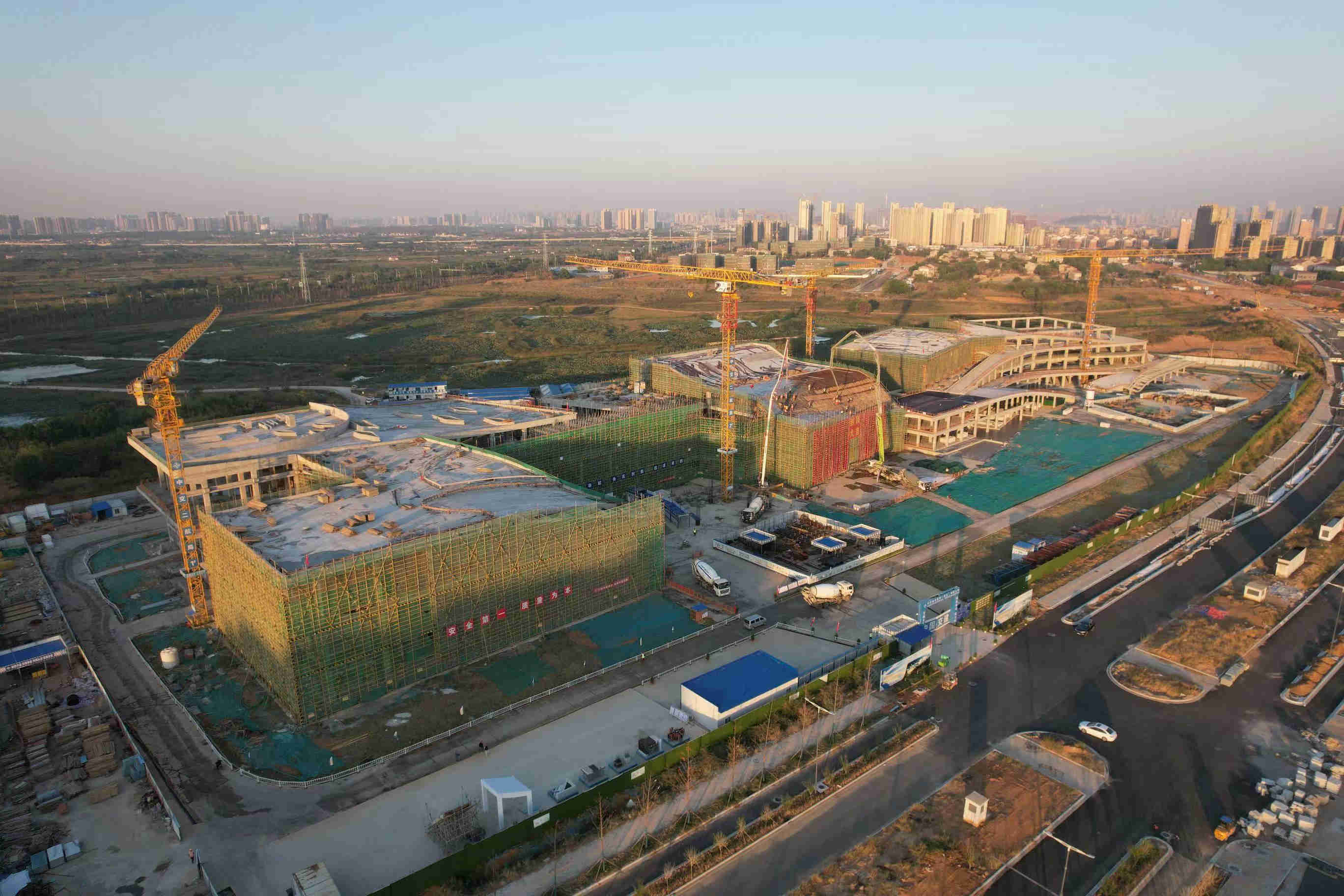 中法武汉生态示范城文化体育活动中心主体结构封顶 中法武汉生态示范城文化体育活动中心主体结构封顶