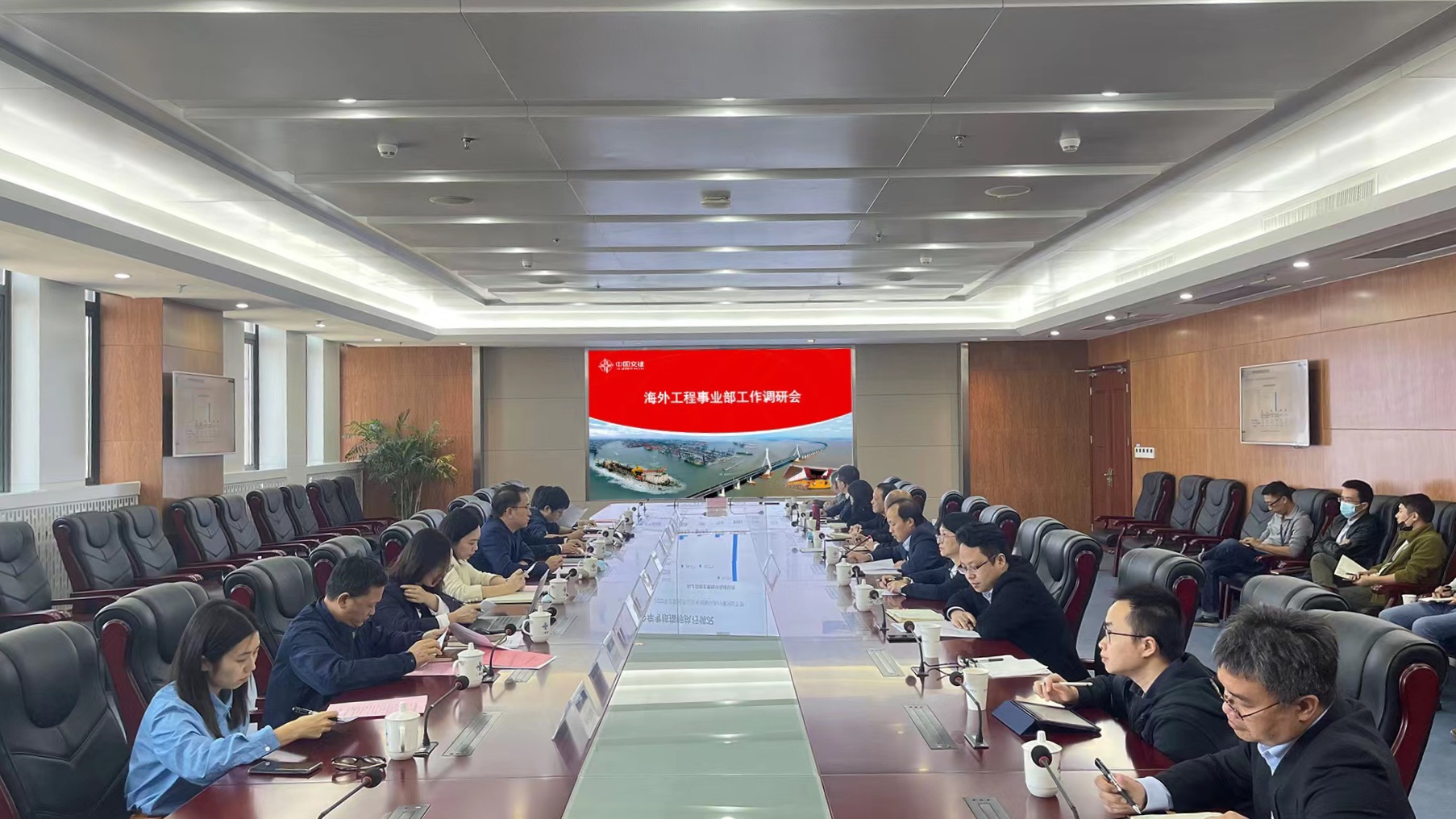 公司主要领导到海外工程事业部调研指导