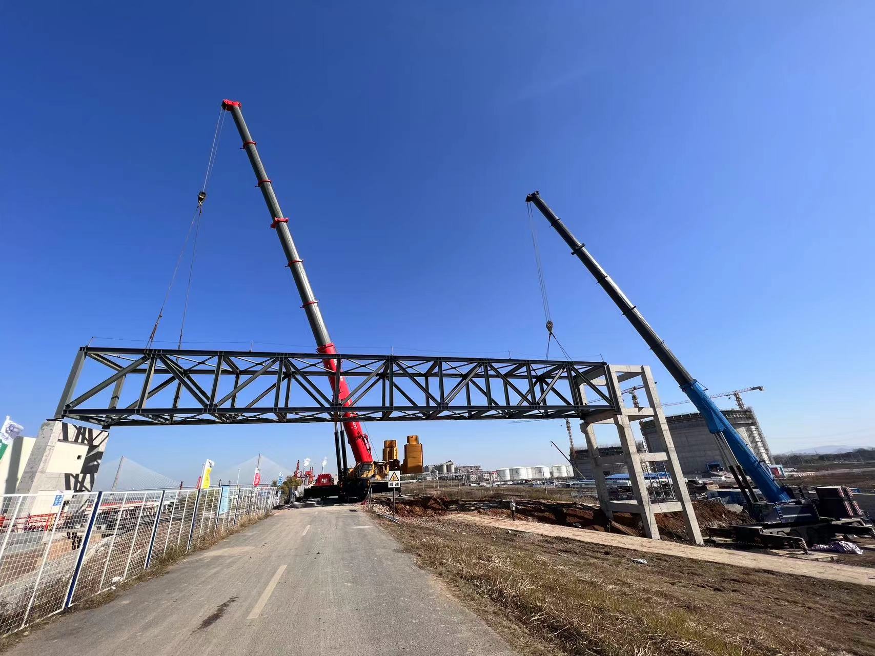 芜湖LNG二期项目顺利完成垮堤钢桁架吊装