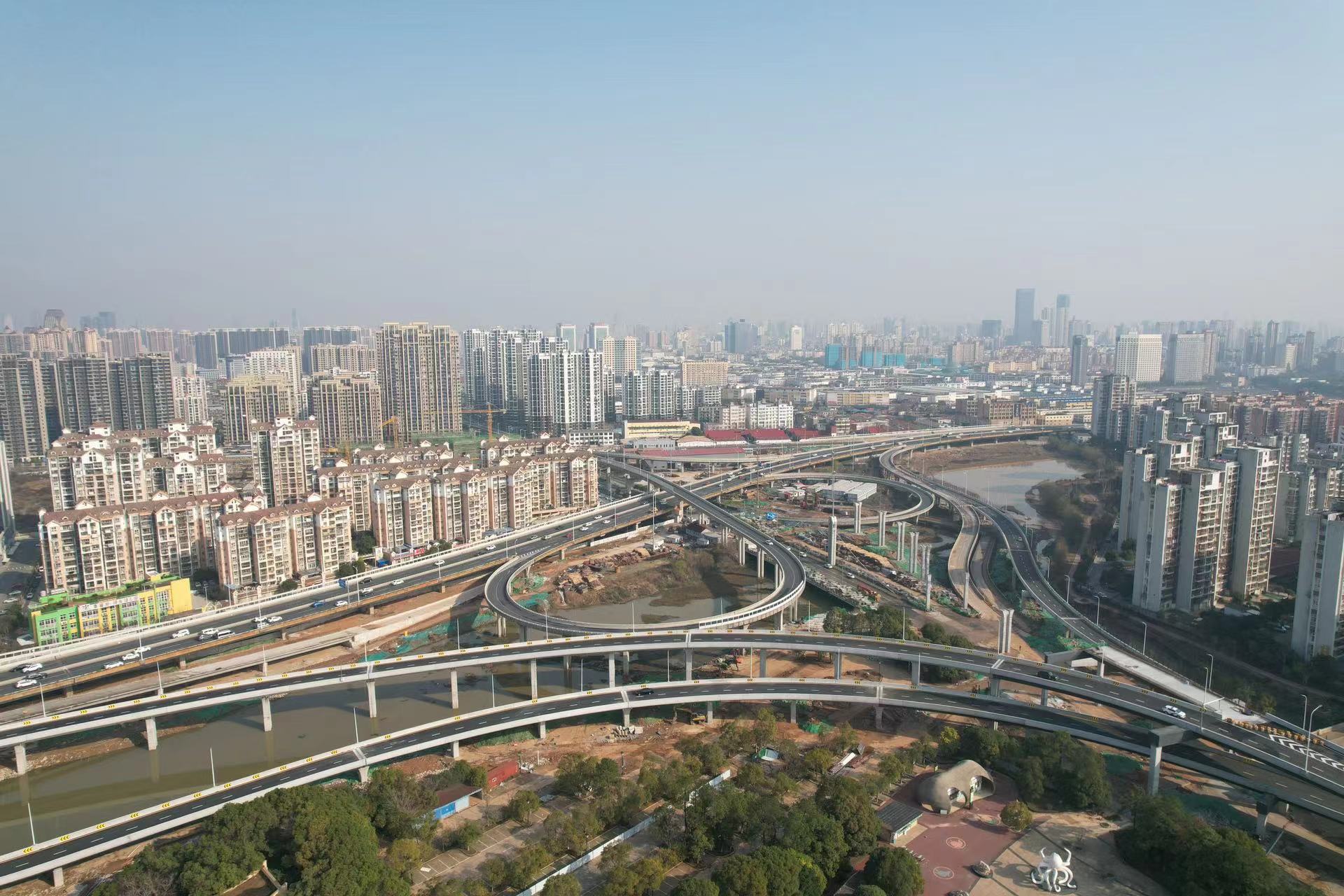 南昌市桃花南路快速化改造工程高架桥主线通车