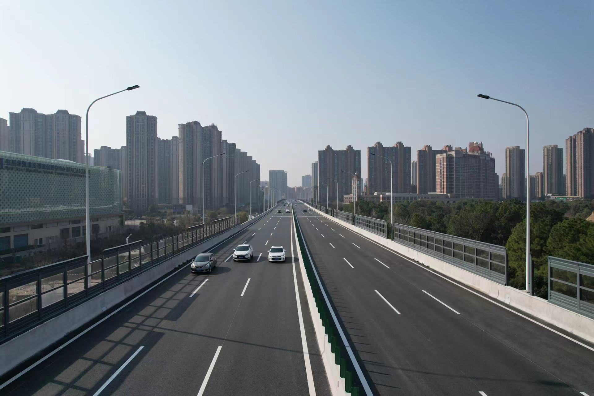 南昌市桃花南路快速化改造工程高架桥主线通车