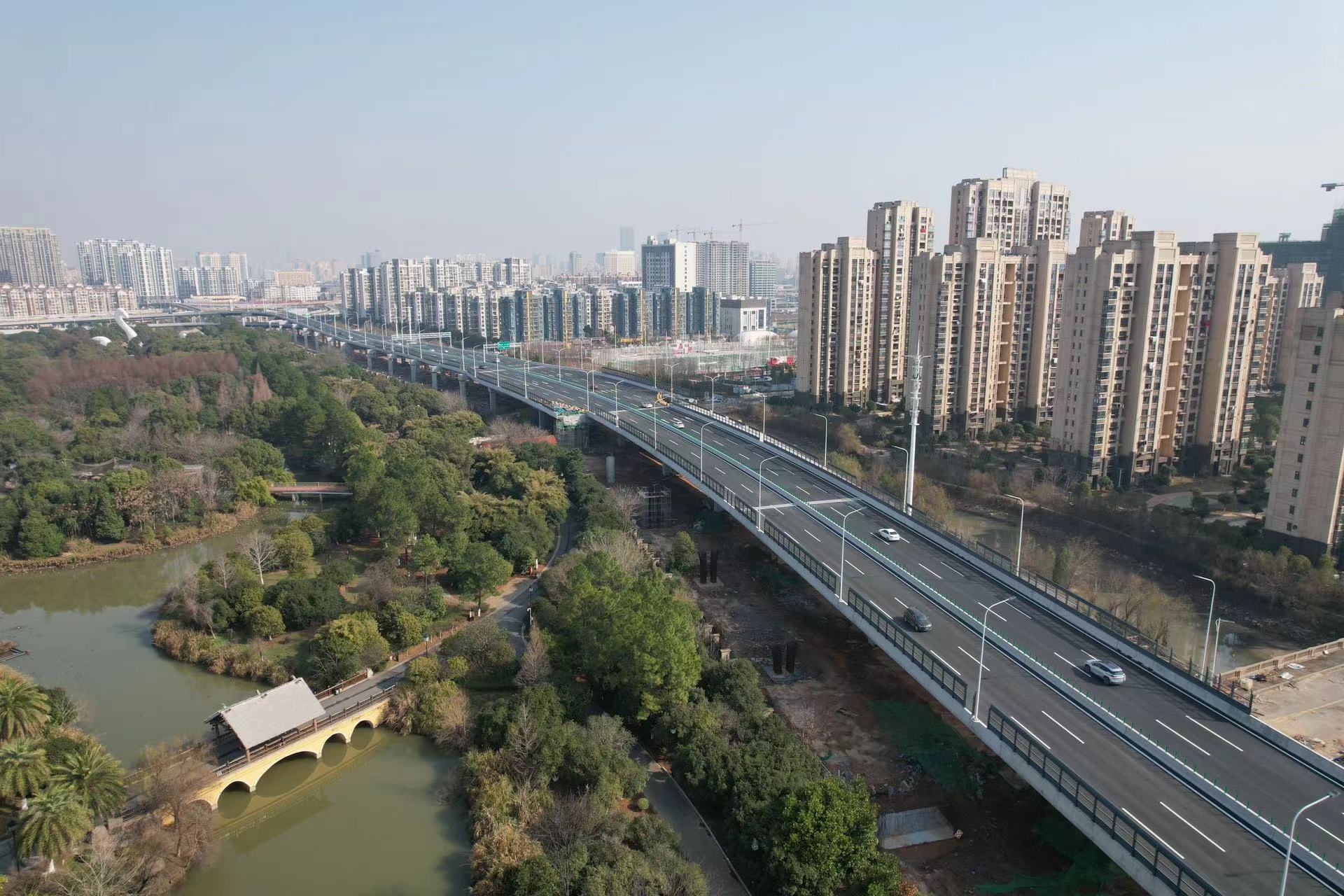 南昌市桃花南路快速化改造工程高架桥主线通车