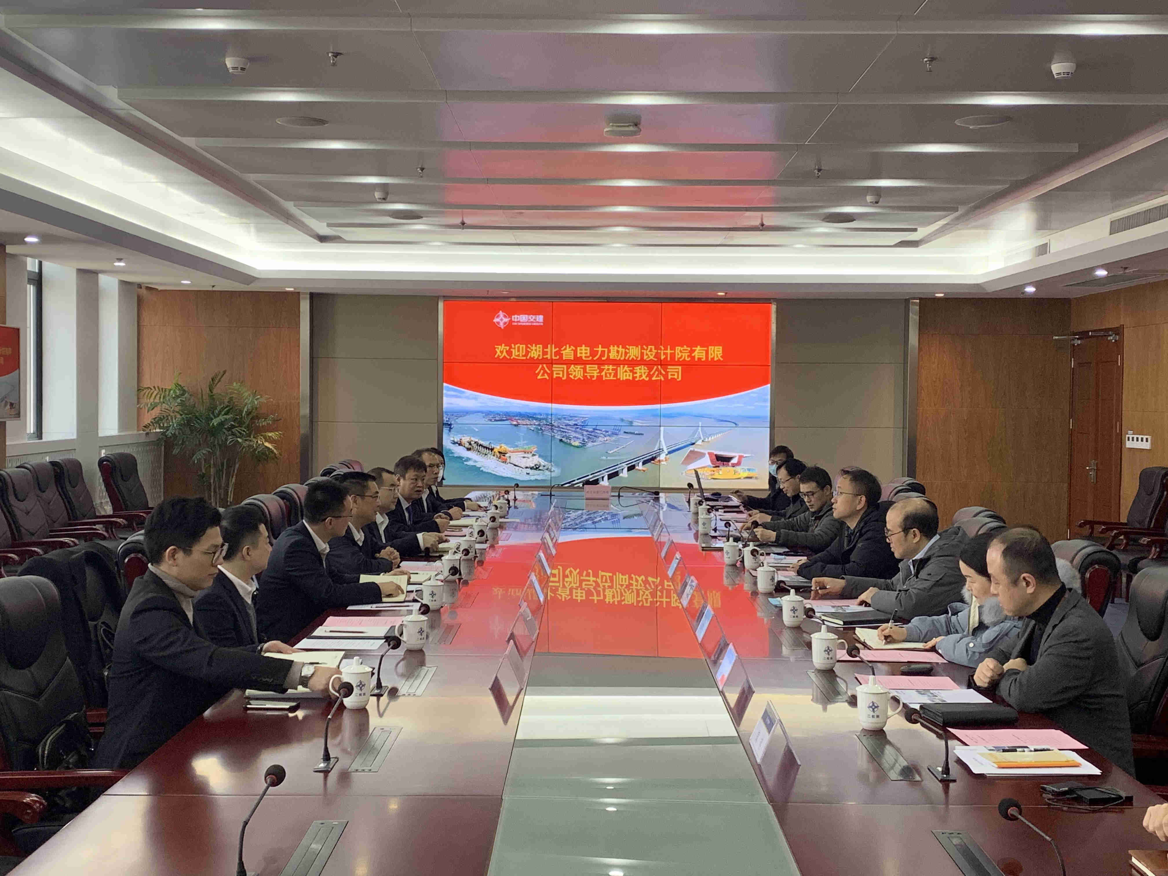 公司主要领导会见湖北省电力勘测设计院有限公司党委书记、董事长屠建华 公司主要领导会见湖北省电力勘测设计院有限公司党委书记、董事长屠建华