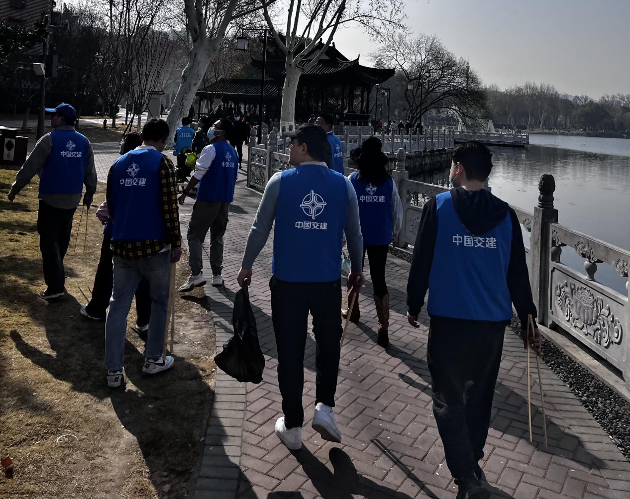 公司团委组织开展学雷锋志愿服务活动