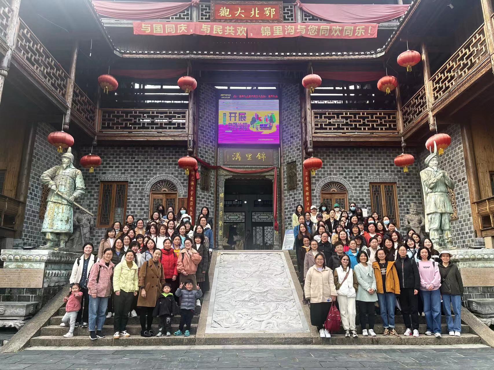 二航院开展“三八节”关爱女职工系列活动