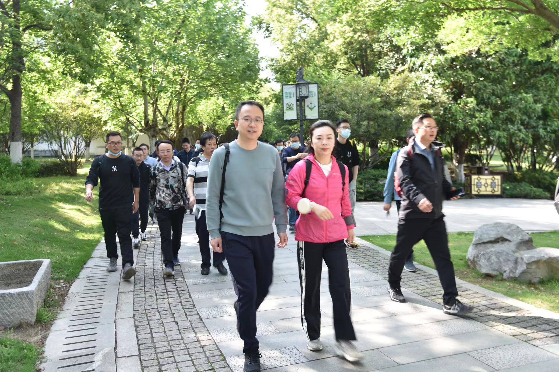 公司举行“学习二十大 奋进新征程”·迎“五一”职工健步行活动 公司举行“学习二十大 奋进新征程”·迎“五一”职工健步行活动