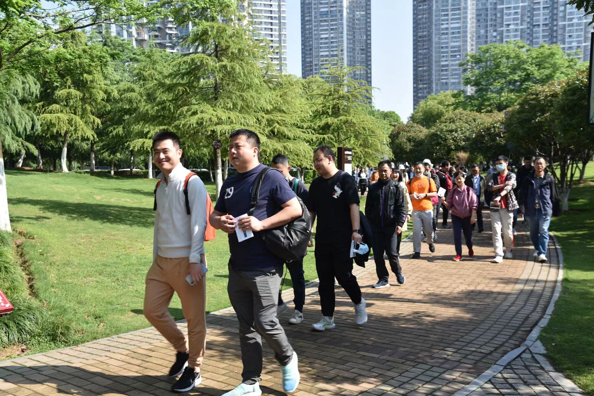 公司举行“学习二十大 奋进新征程”·迎“五一”职工健步行活动 公司举行“学习二十大 奋进新征程”·迎“五一”职工健步行活动