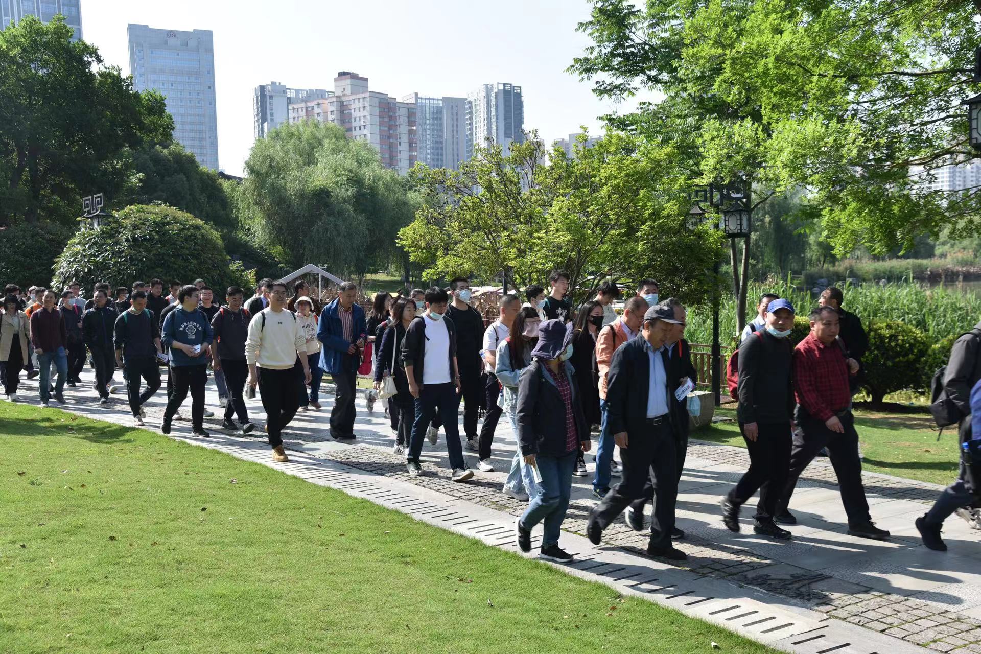 公司举行“学习二十大 奋进新征程”·迎“五一”职工健步行活动 公司举行“学习二十大 奋进新征程”·迎“五一”职工健步行活动
