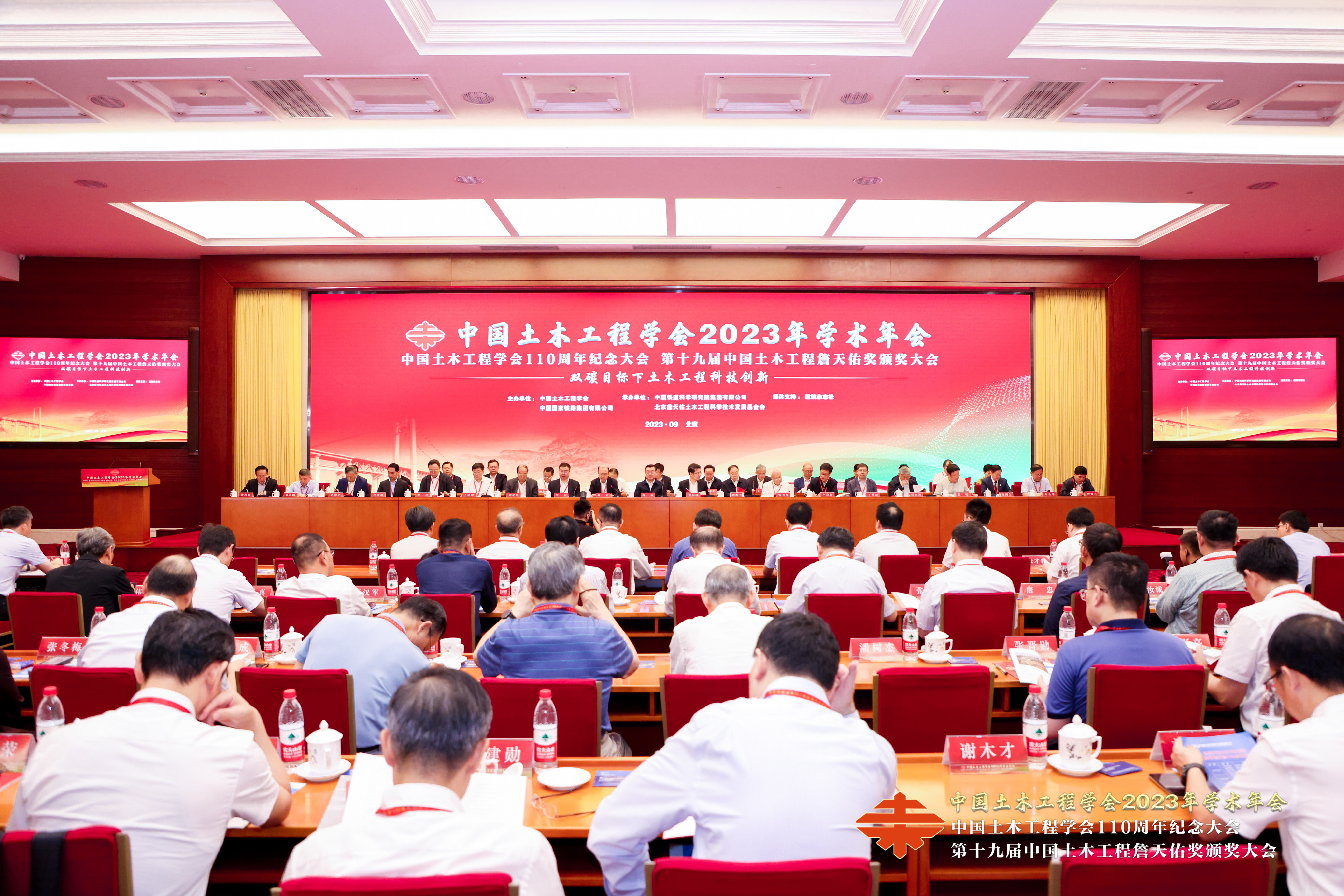 公司武汉港阳逻港区集装箱码头工程被授予第十九届中国土木工程詹天佑奖 公司武汉港阳逻港区集装箱码头工程被授予第十九届中国土木工程詹天佑奖