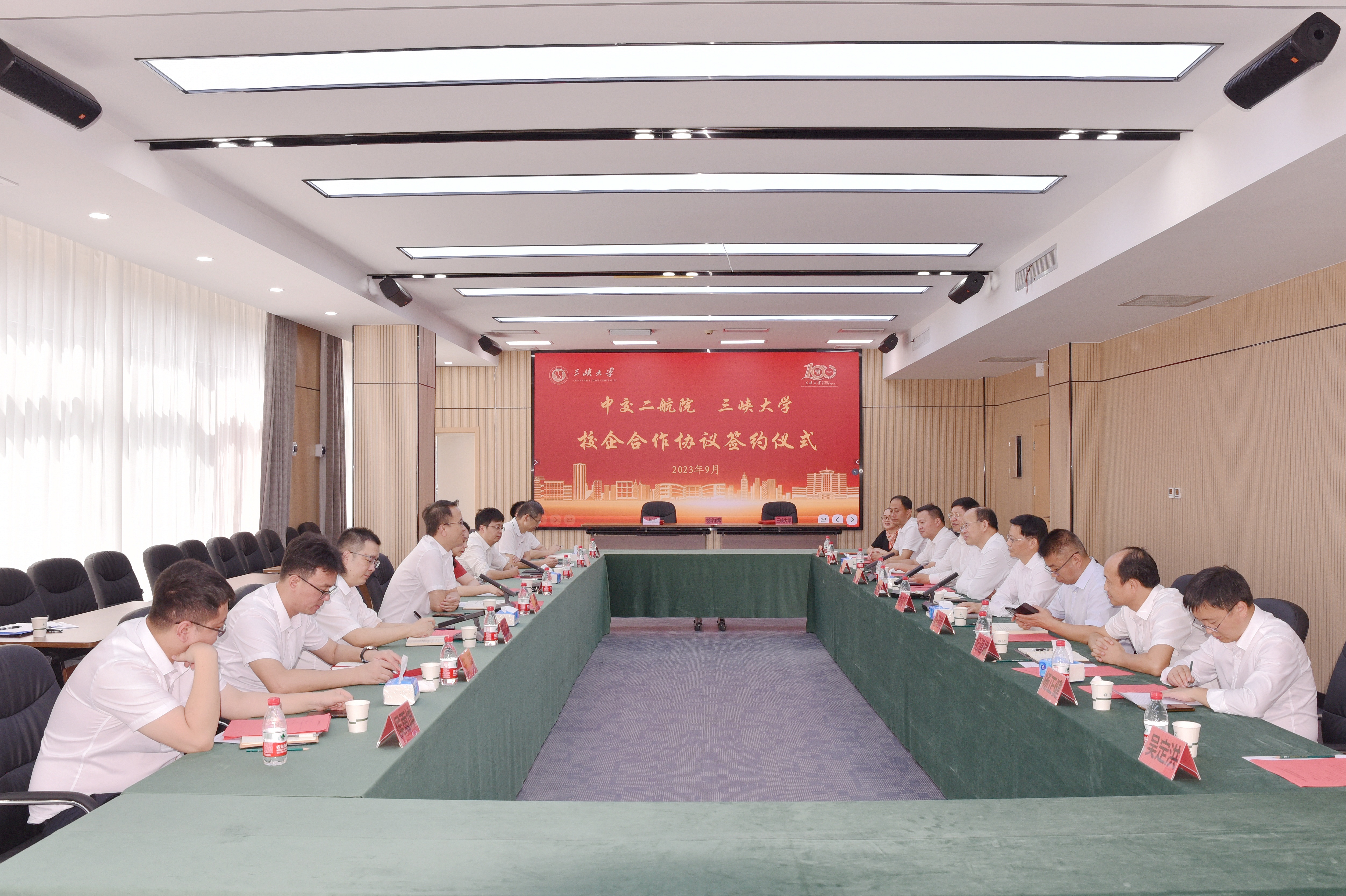 公司主要领导拜访三峡大学并在宜开展商务活动 公司主要领导拜访三峡大学并在宜开展商务活动