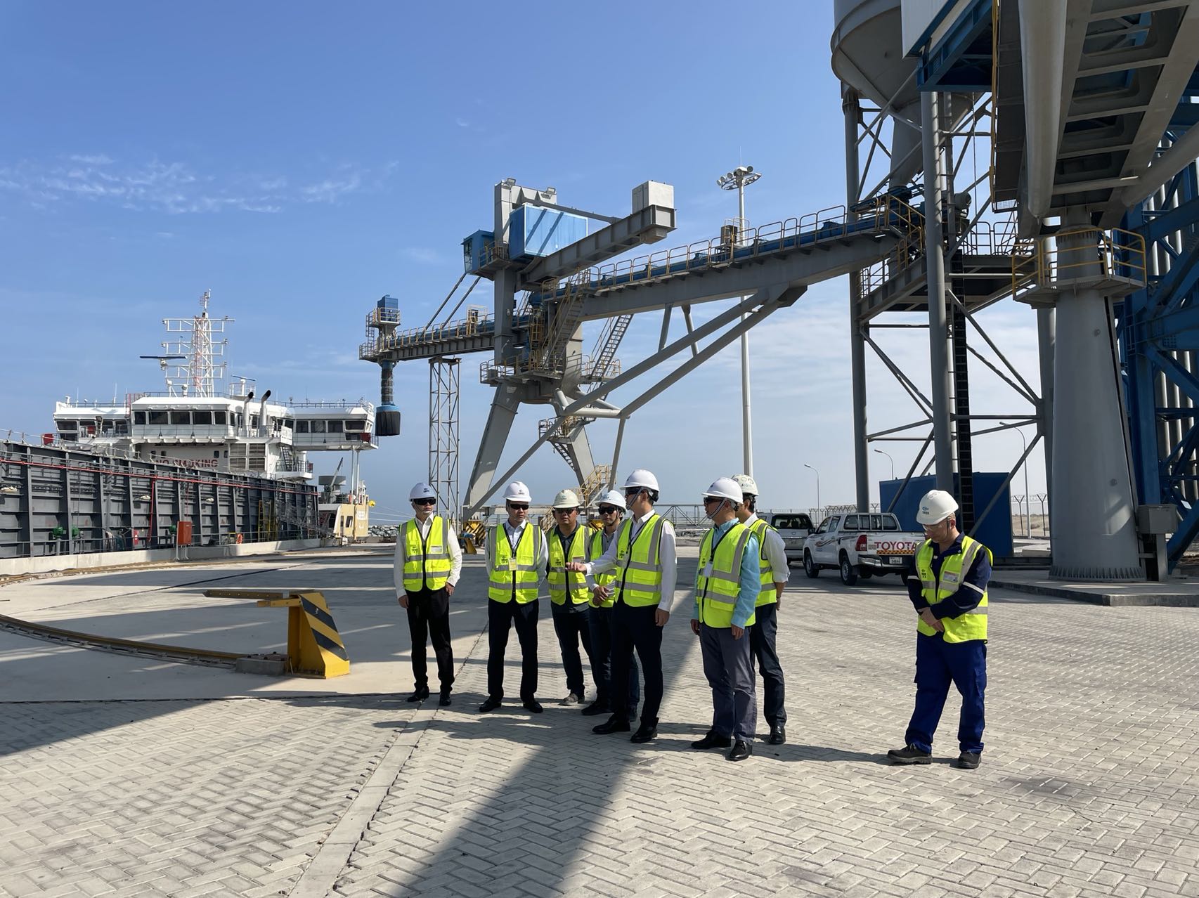 公司主要领导到迪拜哈斯彦项目调研指导