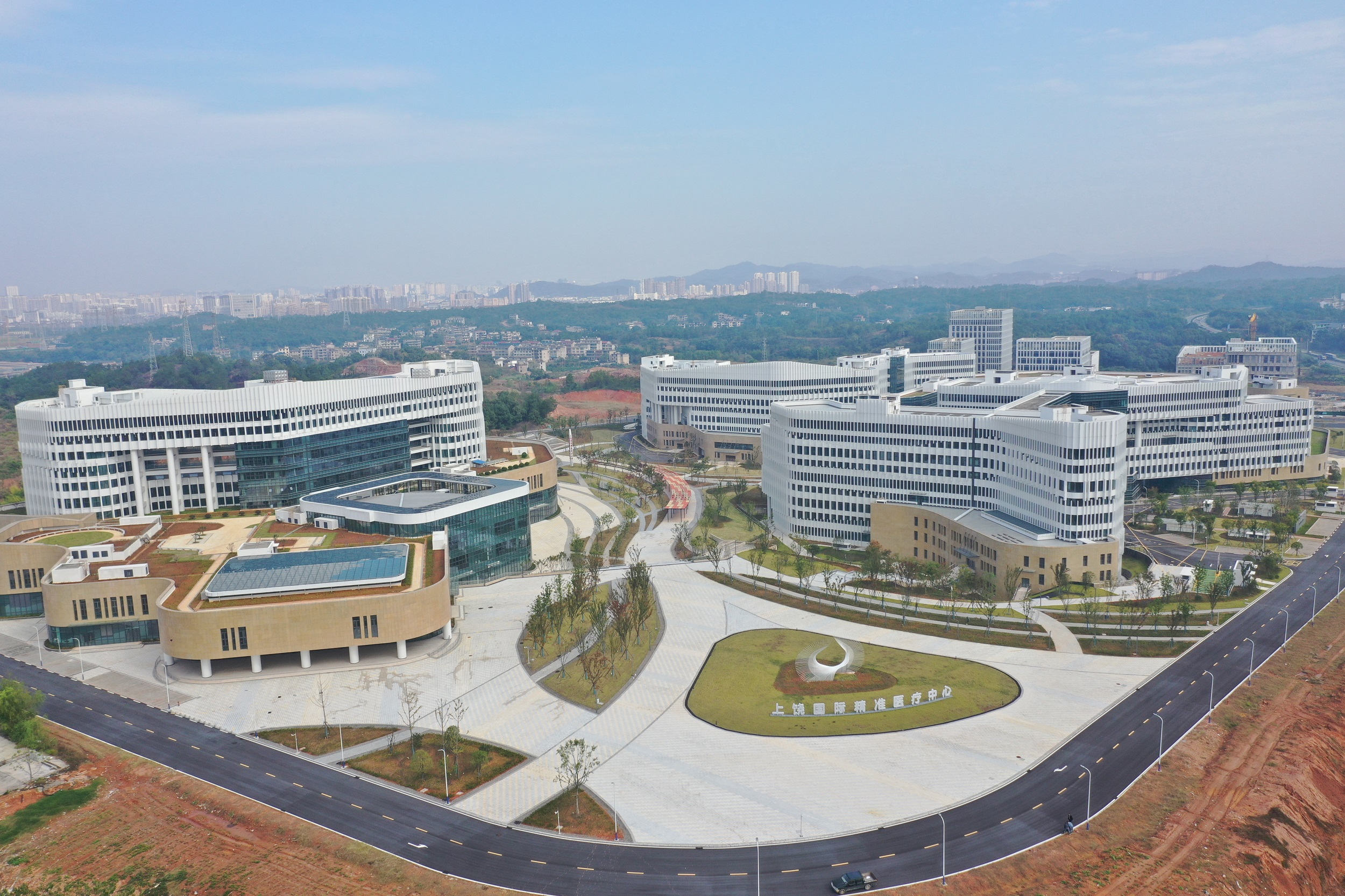 公司设计的上饶国际精准医疗中心（B区）建设项目全面建成