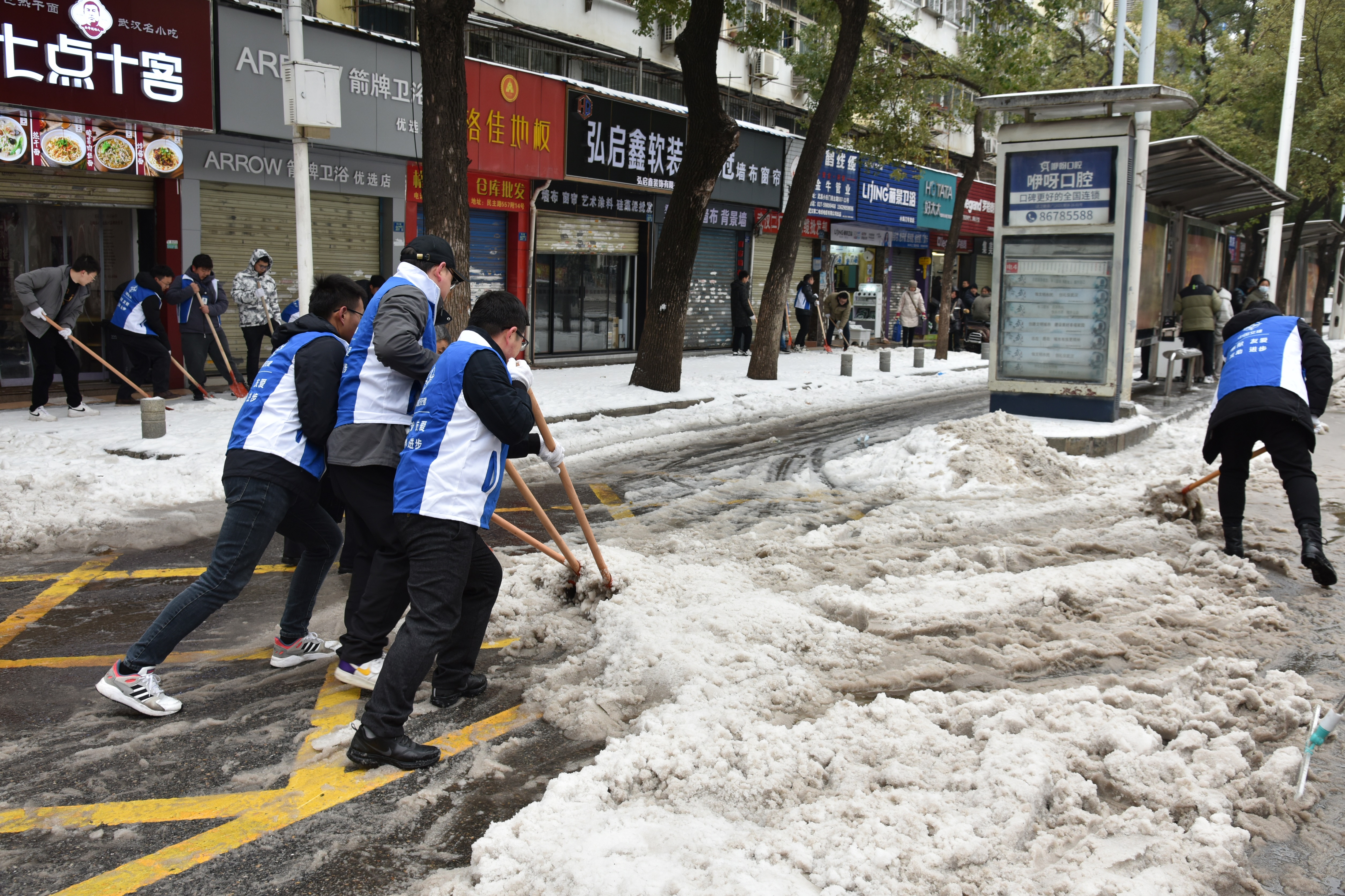 以雪为令！公司积极开展扫雪除冰行动