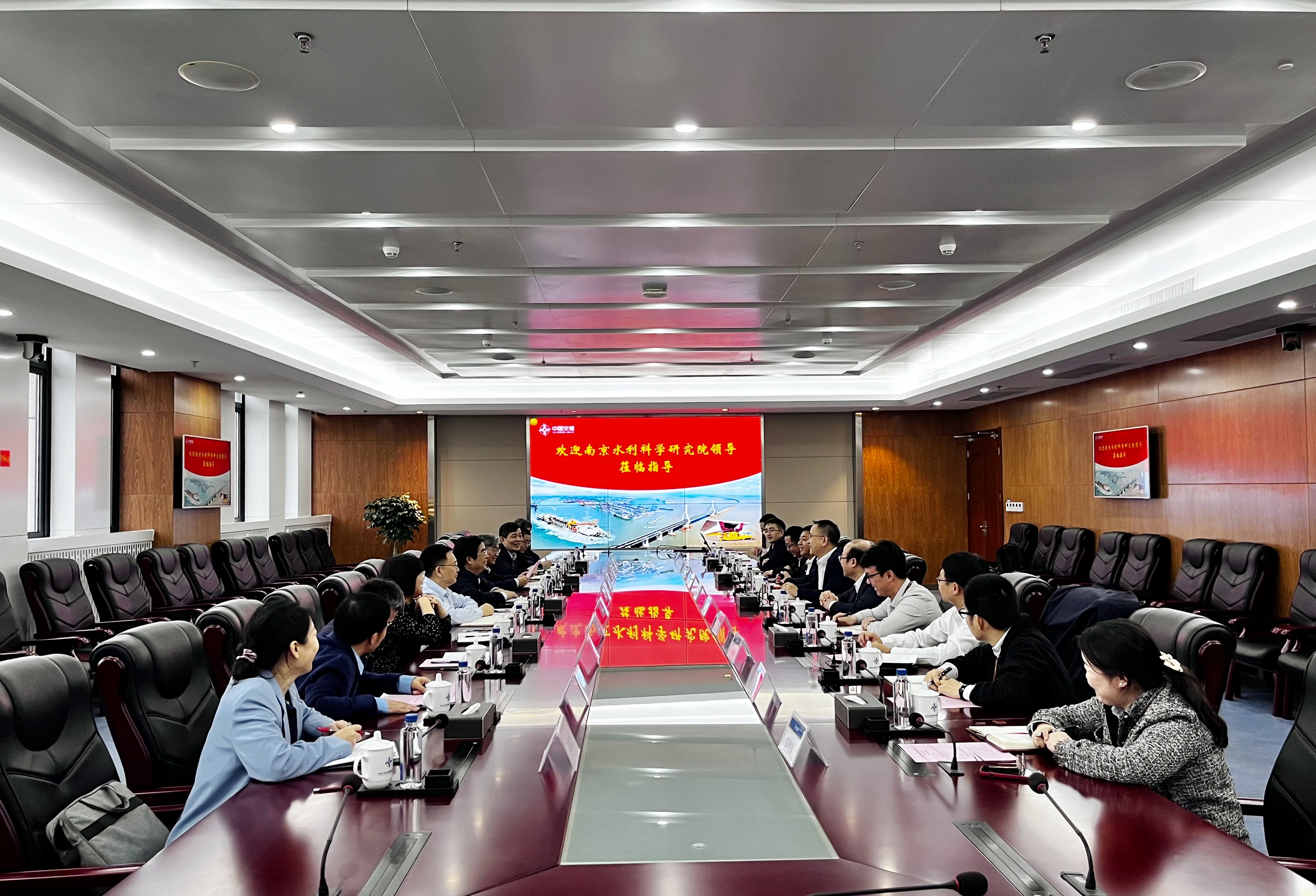 公司主要领导会见南京水利科学研究院院长戴济群