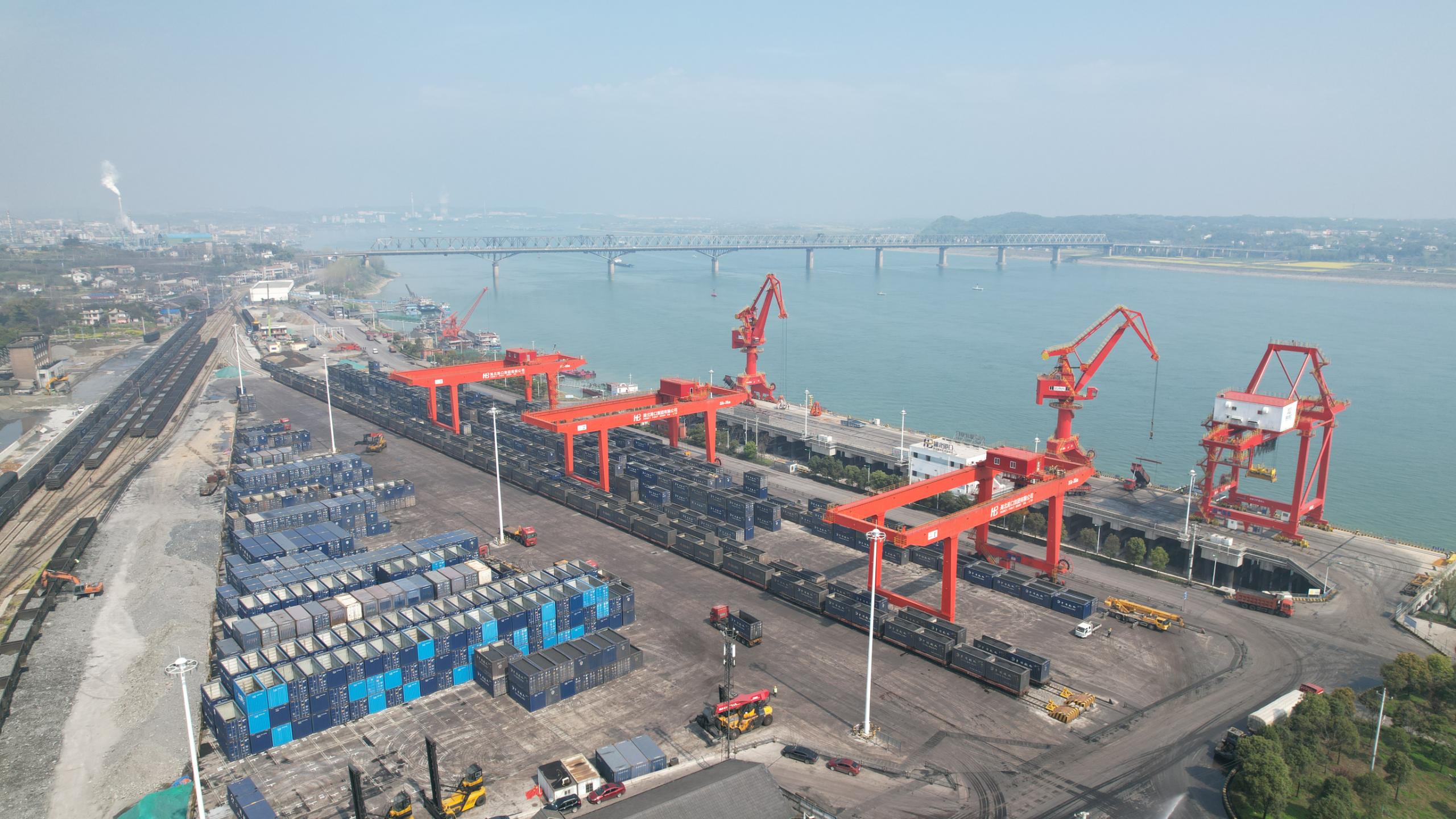 公司勘察设计监理的宜昌港宜都港区枝城作业区铁水联运码头一期工程通过竣工验收