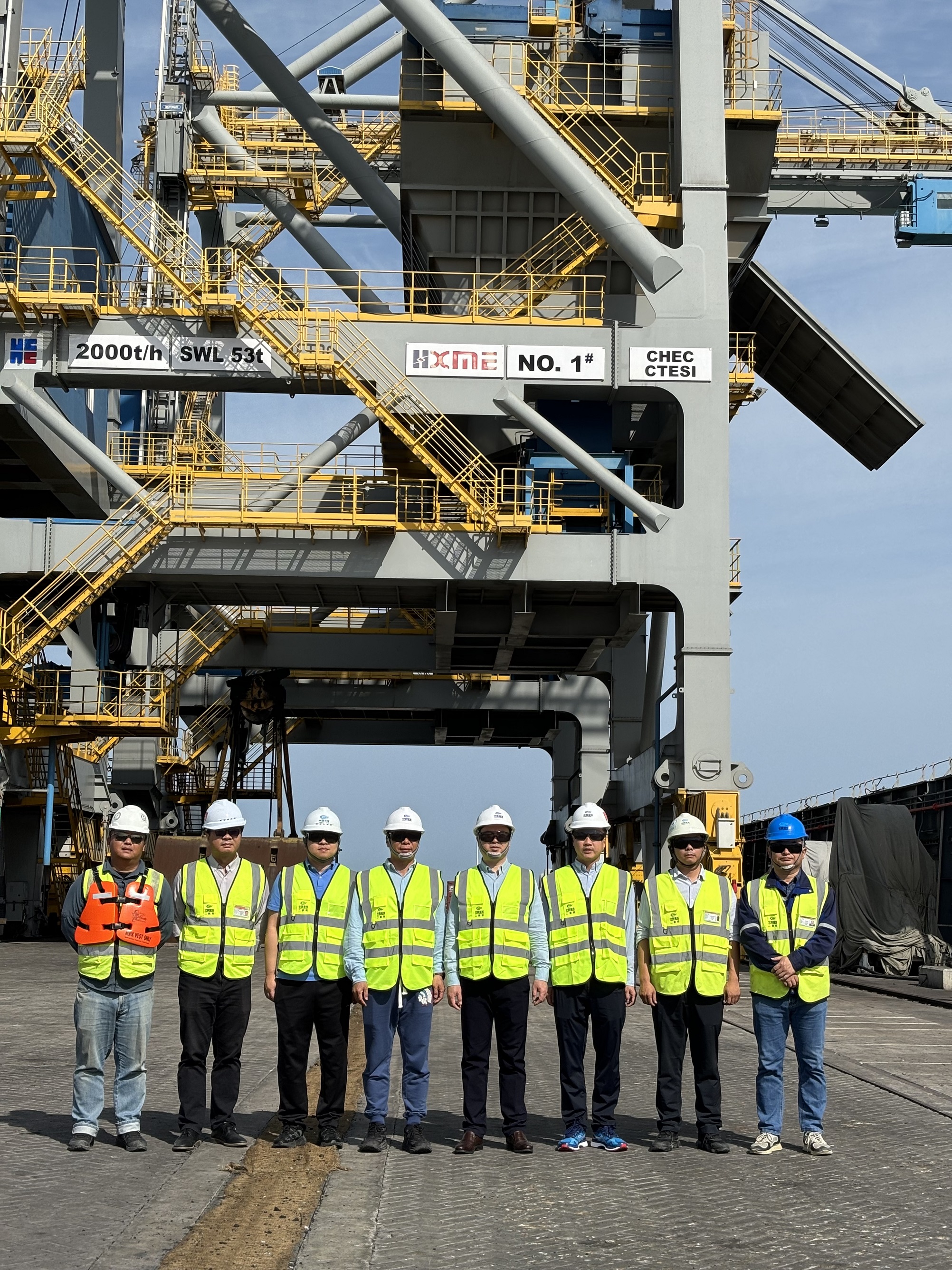 公司党委副书记、总经理王炜正到迪拜哈斯彦项目督导检查