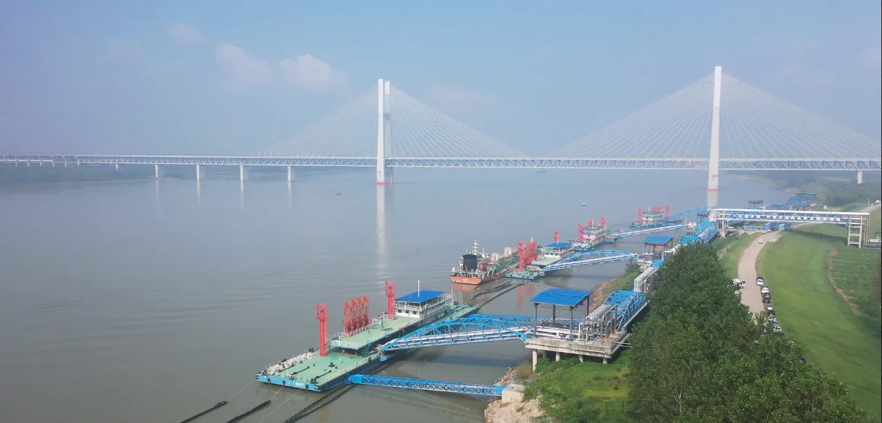 荆州港江陵石化码头正式开港运营