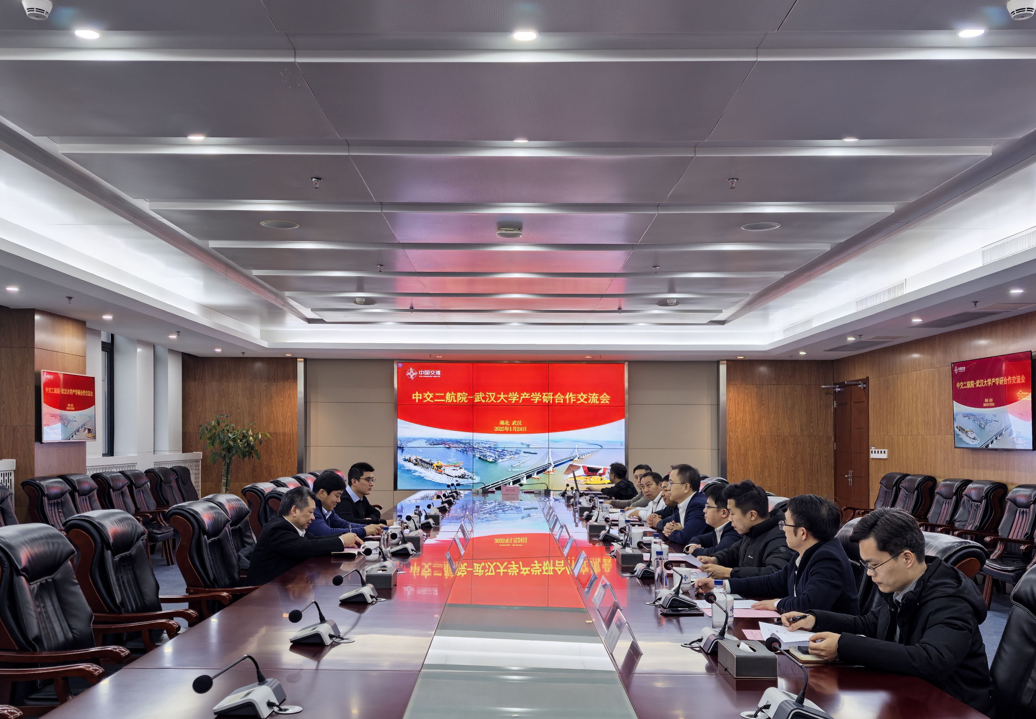 公司与武汉大学测绘遥感信息工程全国重点实验室签署战略合作框架协议