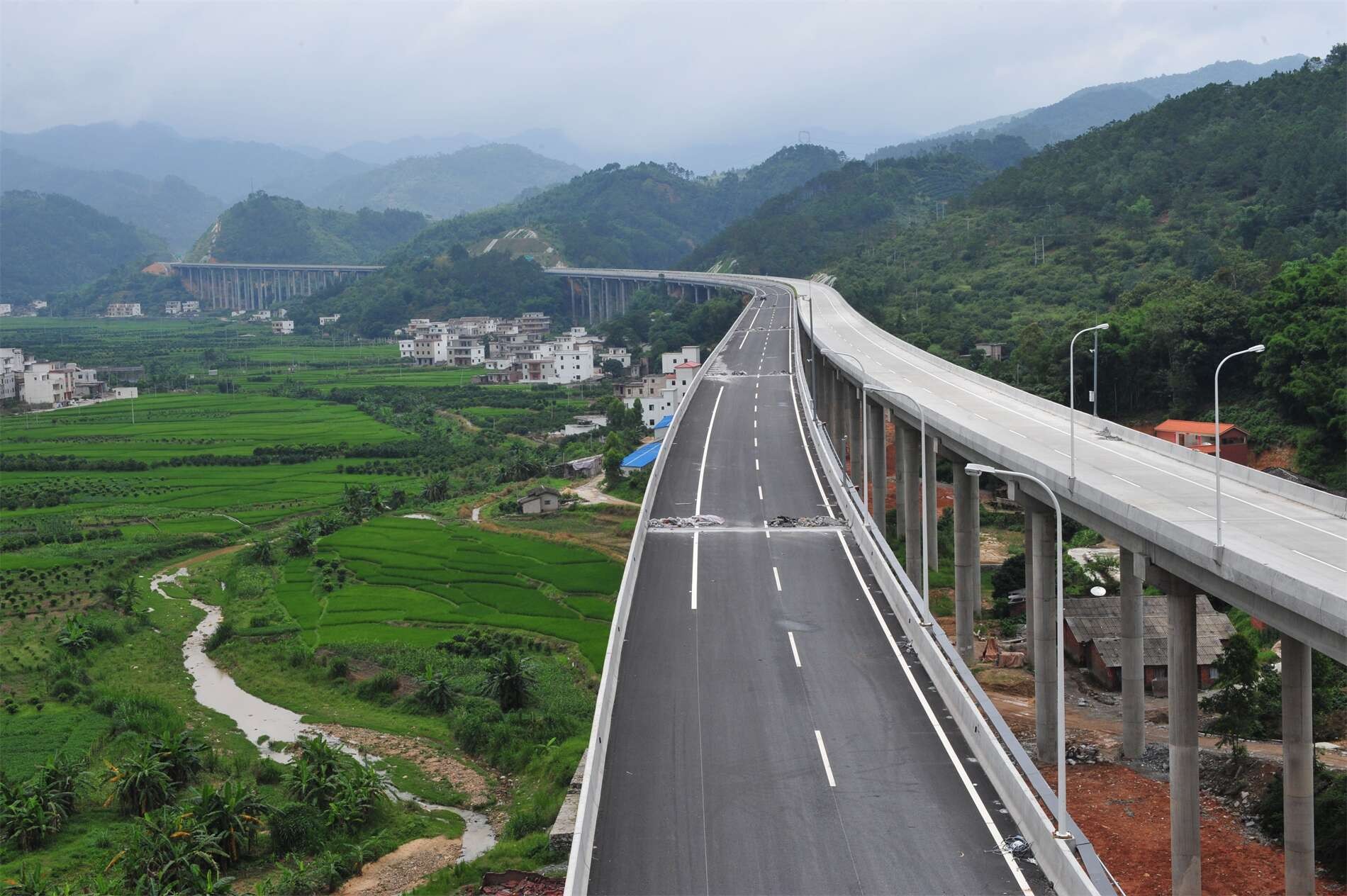 广东广梧高速公路河口至平台段项目