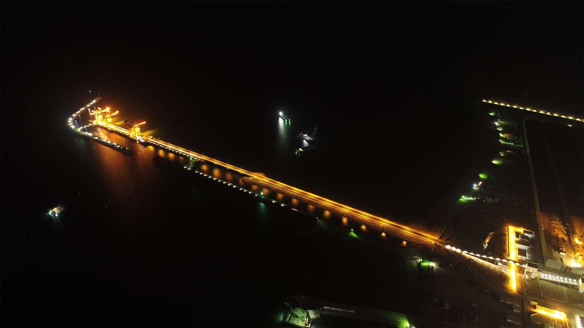 巴基斯坦中电胡布2×660MW燃煤发电项目码头工程