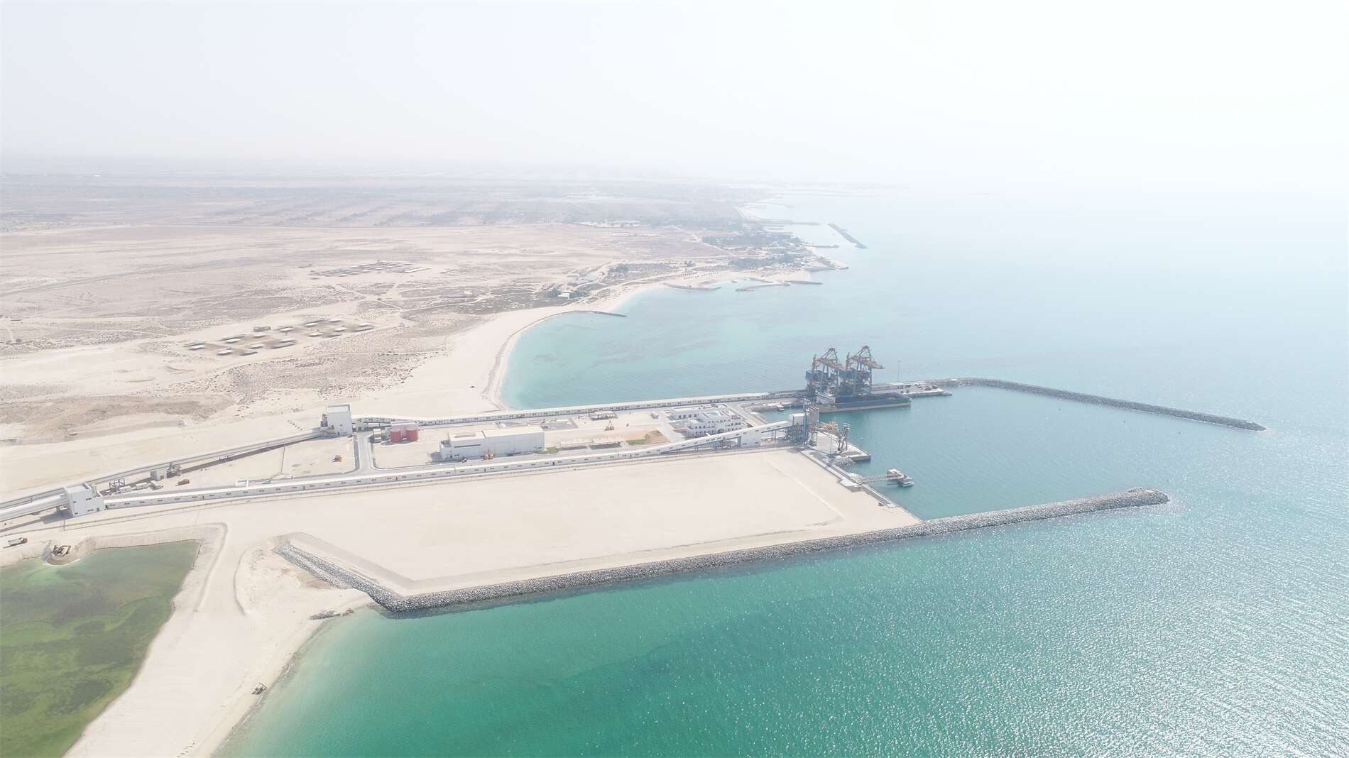 迪拜哈斯彦电站码头与取排水管道工程