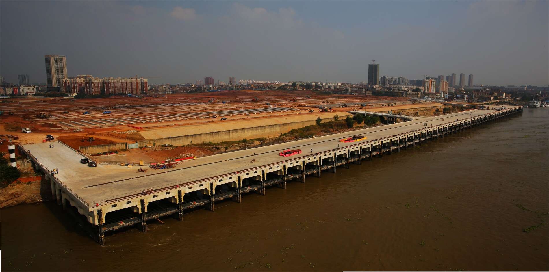 武汉阳逻港区集装箱码头工程