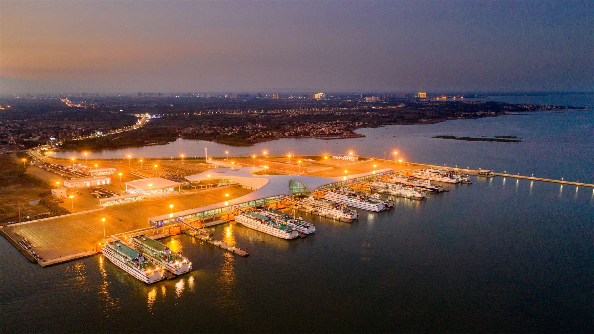 湛江港徐闻港区南山作业区客货滚装码头综合交通枢纽中心项目