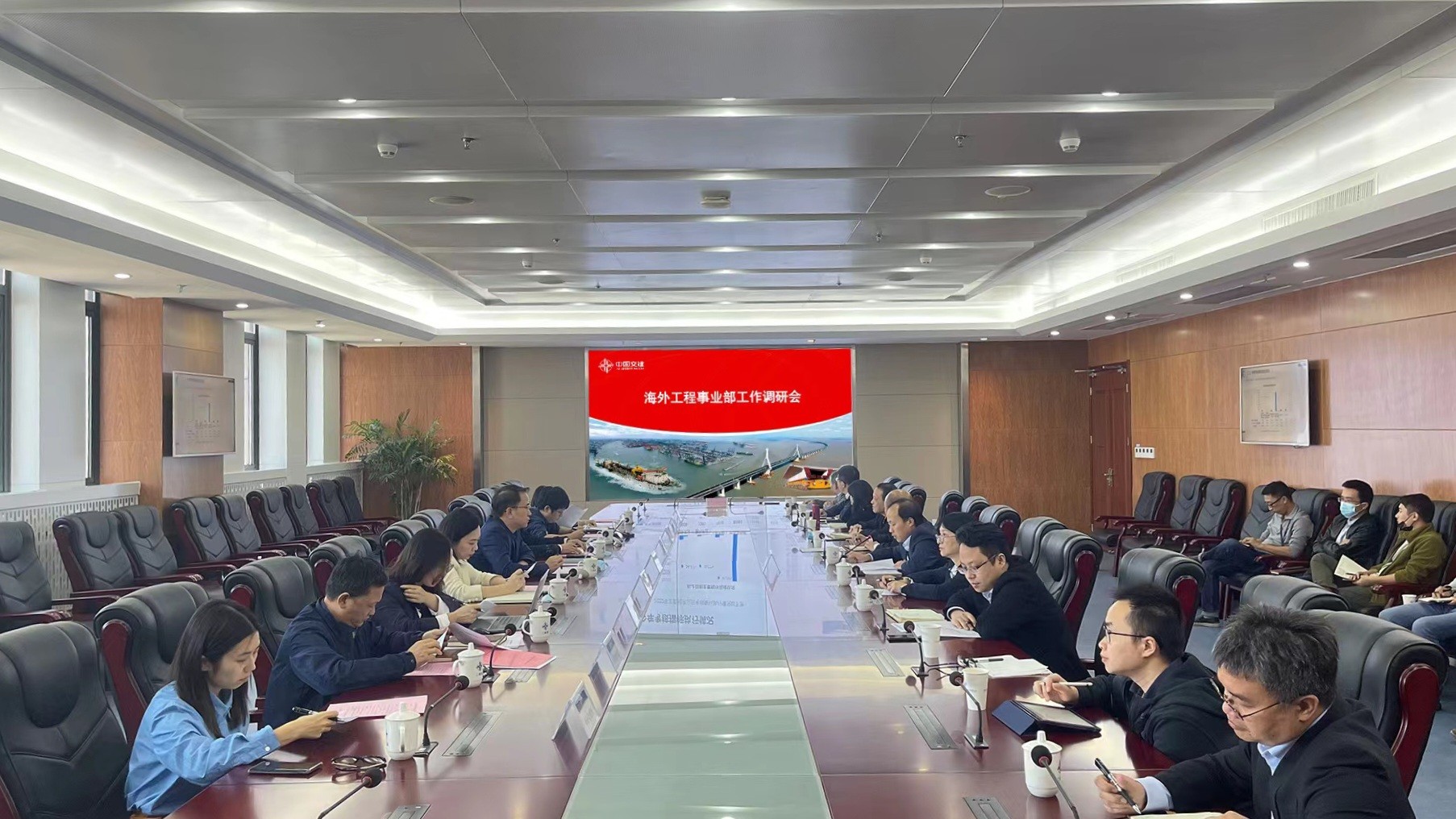 公司主要领导到海外工程事业部调研指导