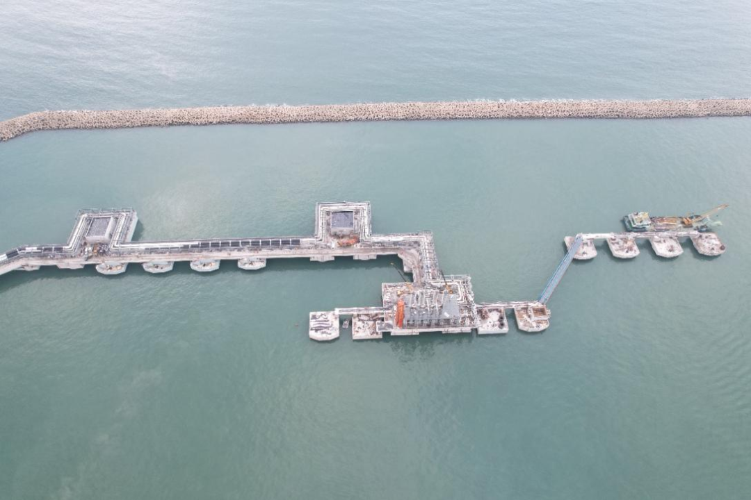 山东LNG项目三期码头工程顺利完成中交