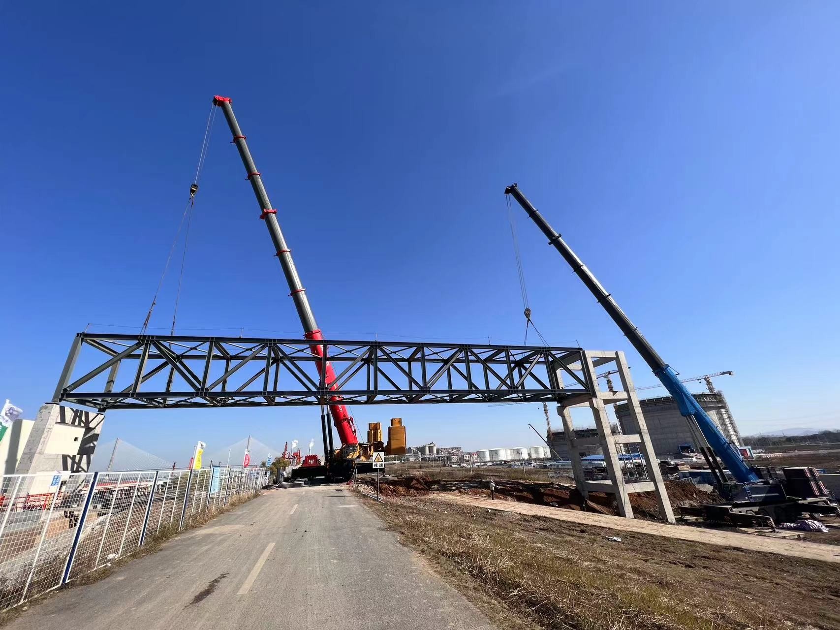 芜湖LNG二期项目顺利完成垮堤钢桁架吊装