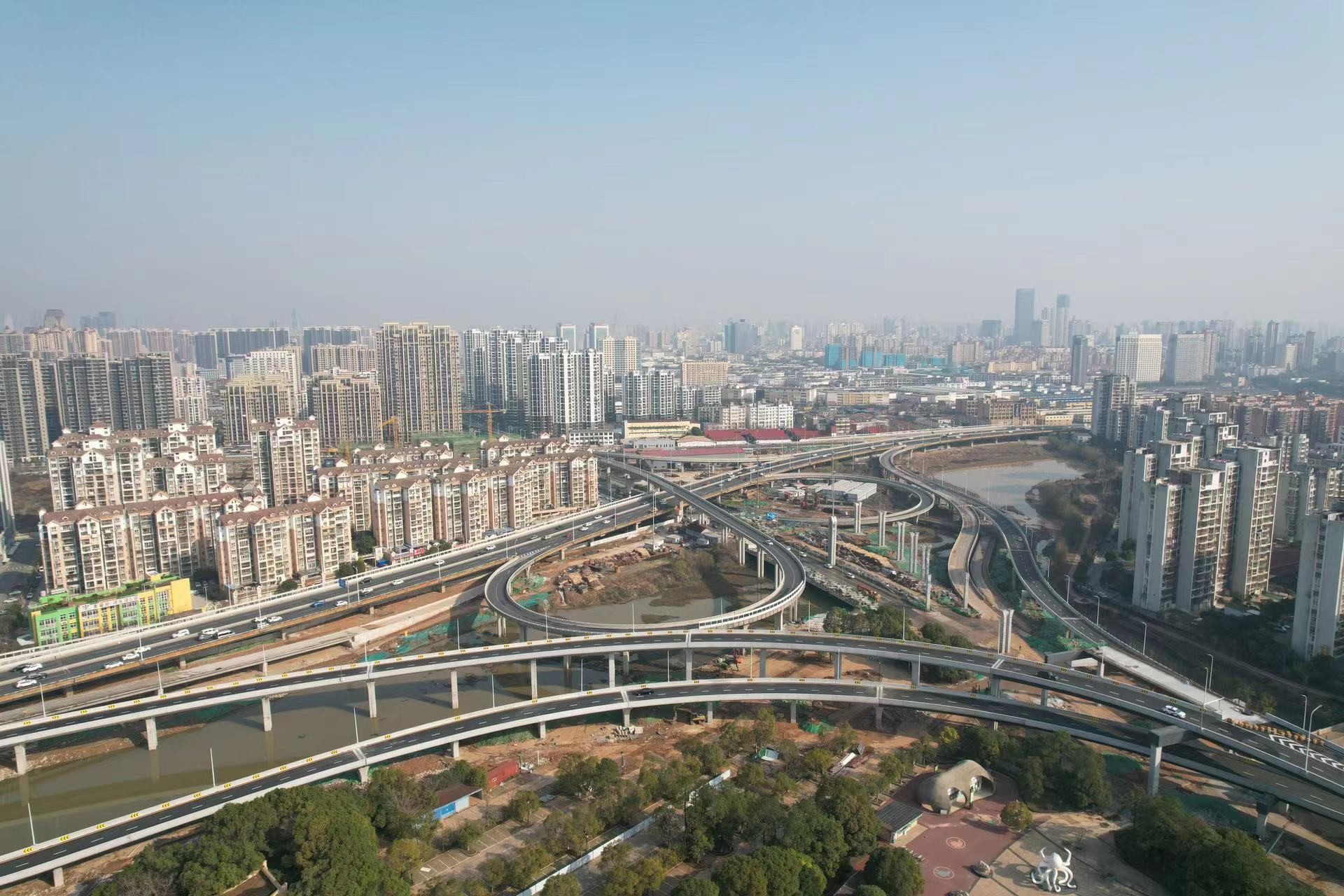 南昌市桃花南路快速化改造工程高架桥主线通车