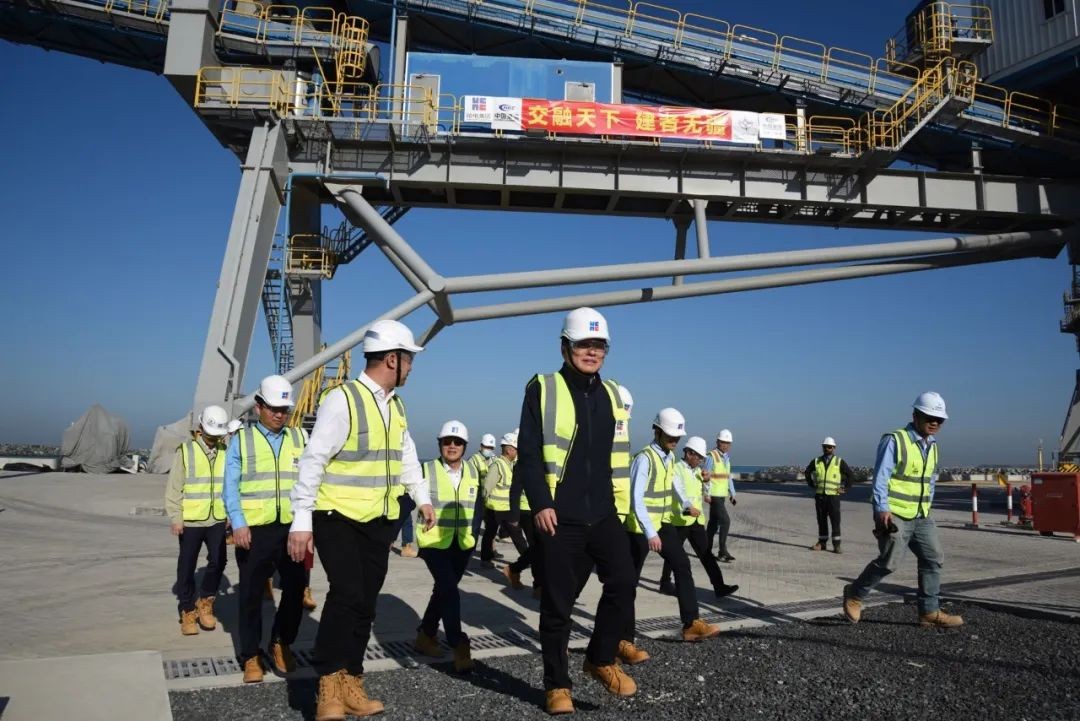 国务院国资委党委委员、副主任翁杰明到迪拜哈斯彦项目调研