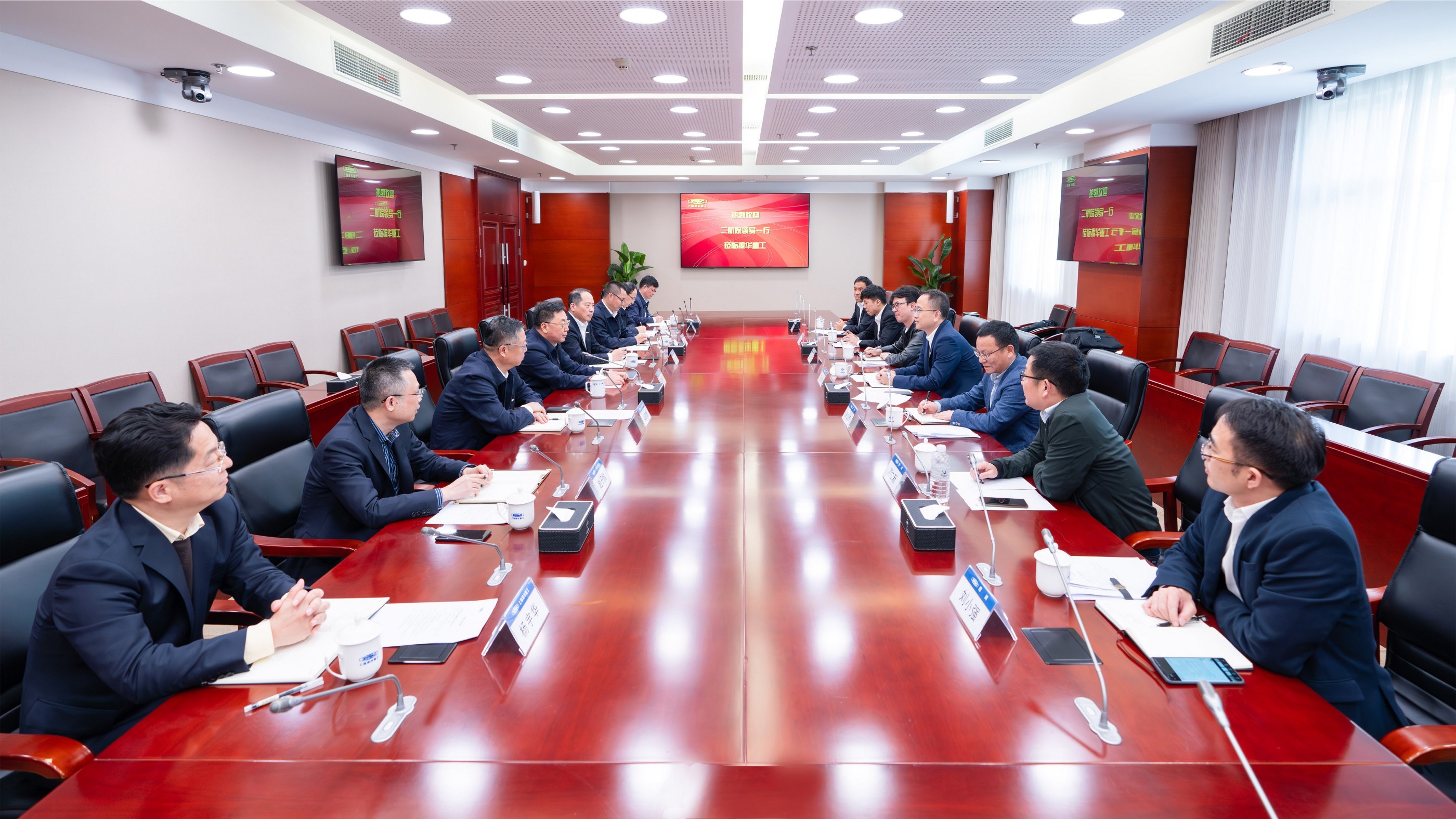 公司主要领导拜会振华重工党委书记、董事长由瑞凯