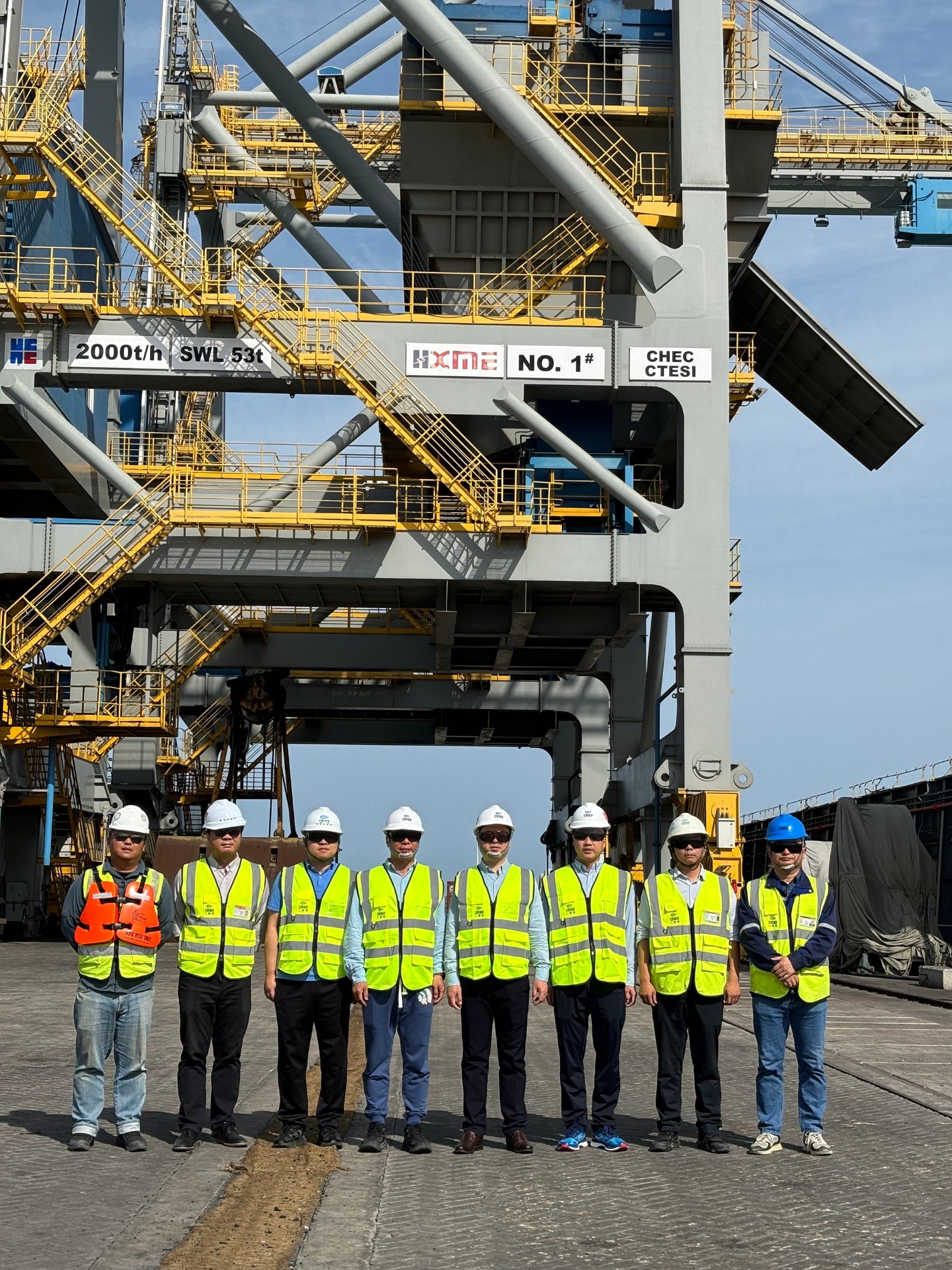 公司党委副书记、总经理王炜正到迪拜哈斯彦项目督导检查