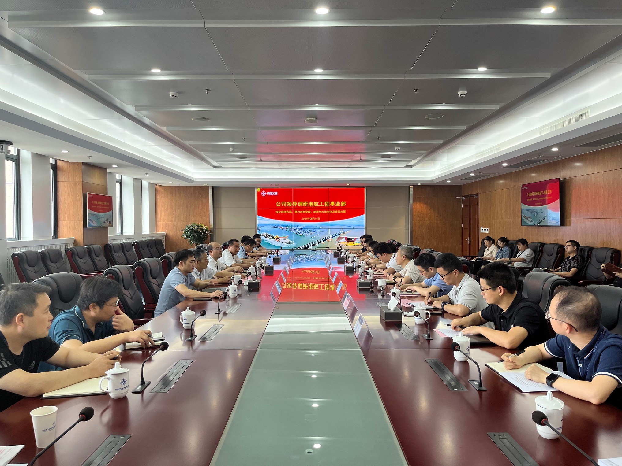 公司党委副书记、总经理王炜正到港航工程事业部调研指导