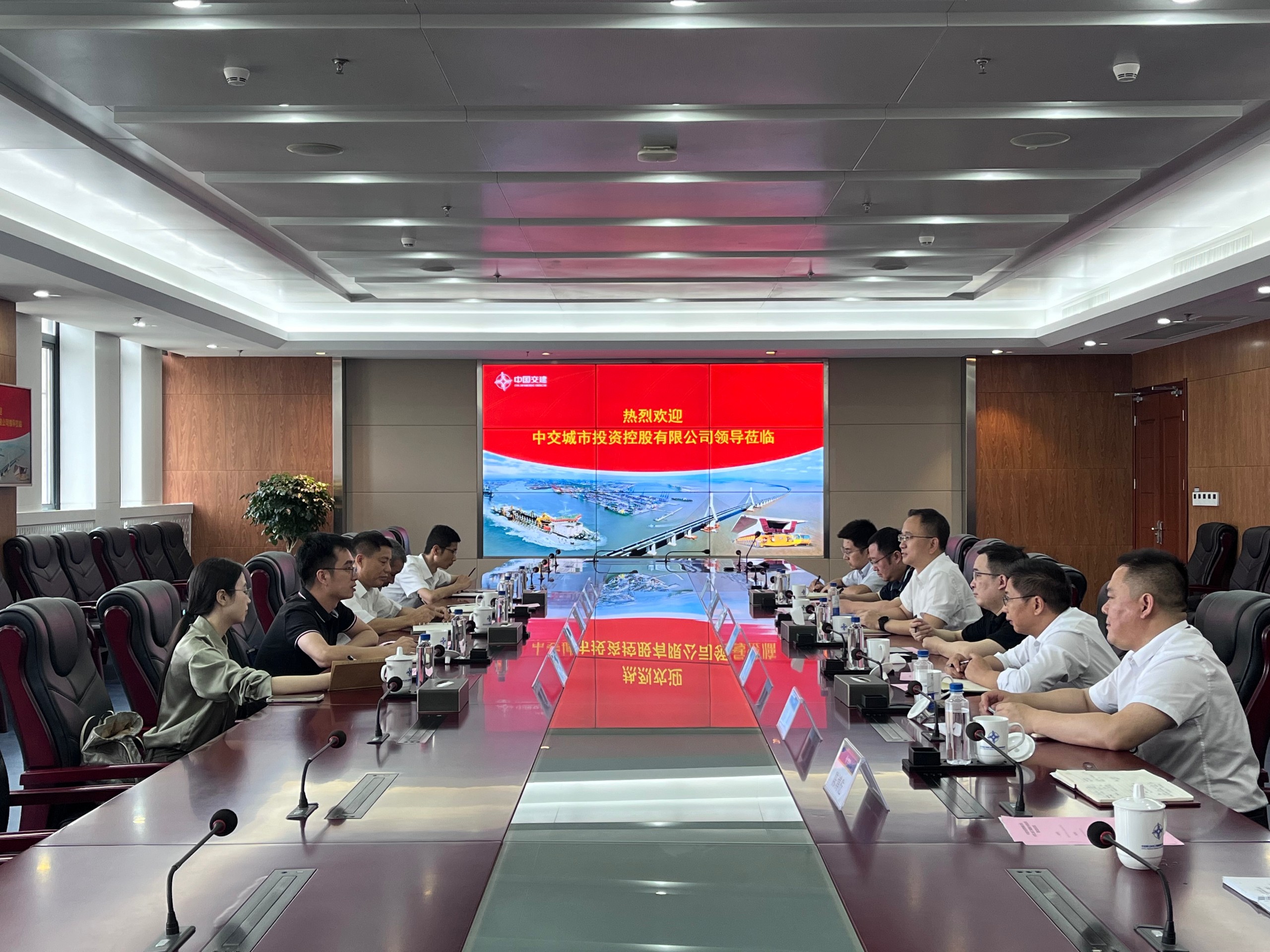 公司主要领导会见中交城投党委常委、副总经理熊友山