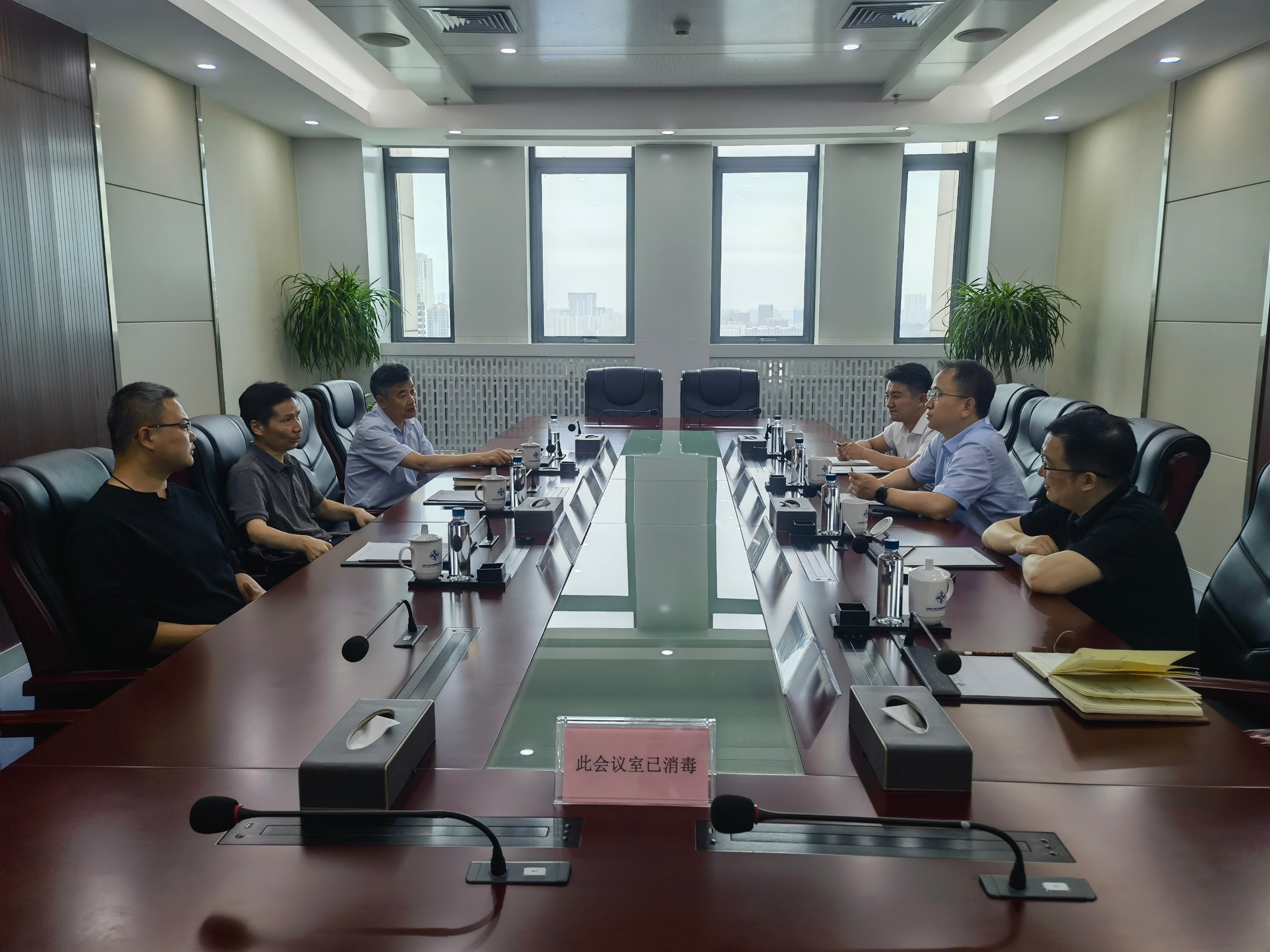 公司主要领导会见黄石新港开发有限公司党委书记、董事长胡建华