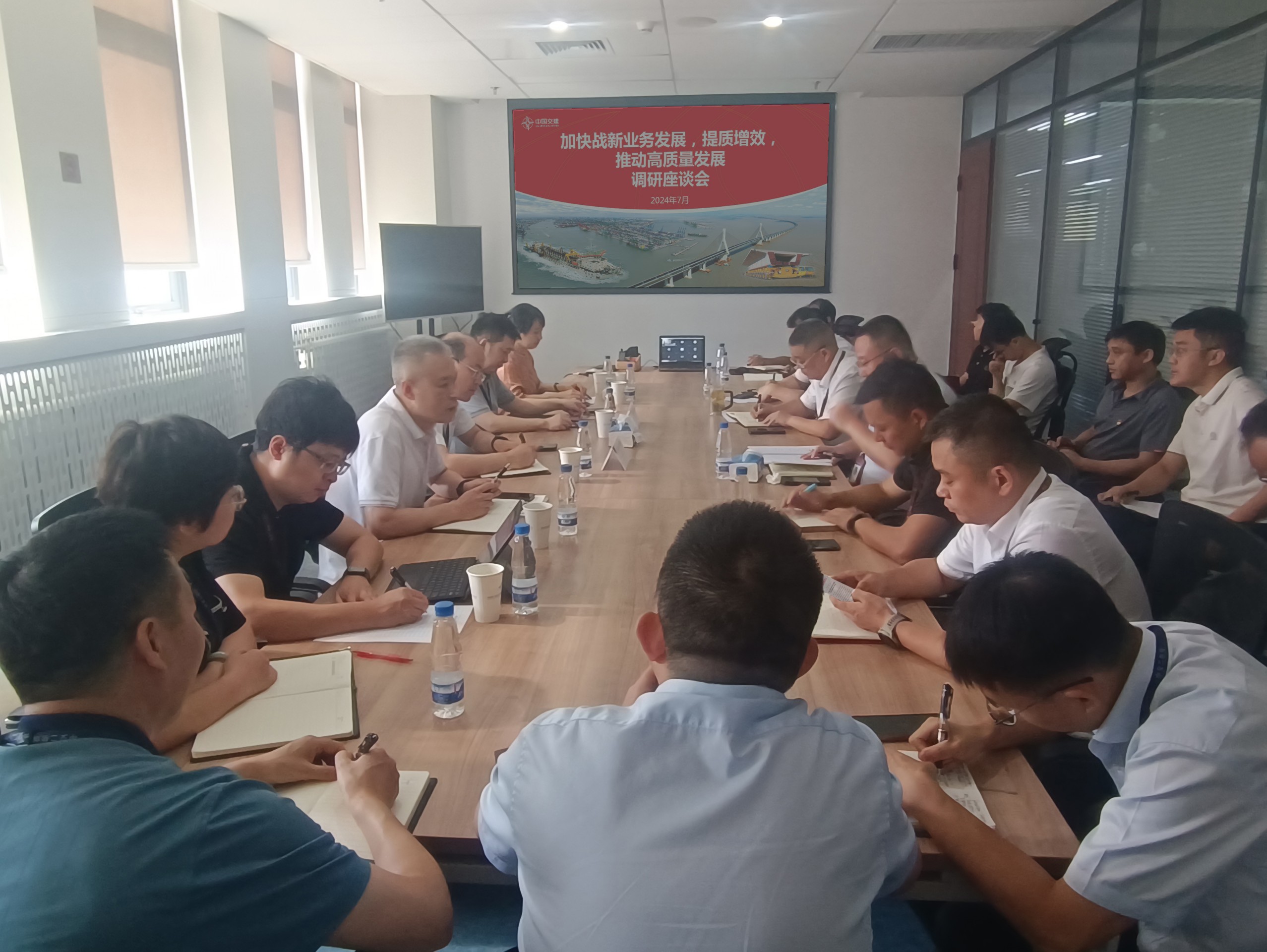 公司党委副书记、总经理王炜正到国内市场开发部调研并讲授专题党课