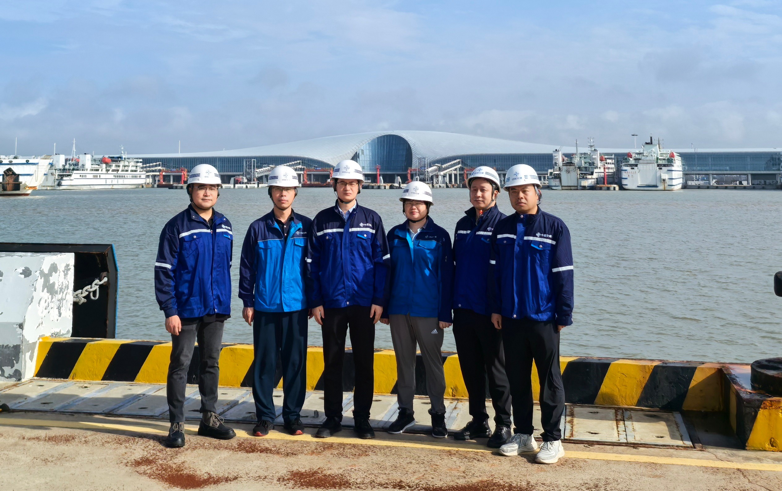 公司联合团队支援湛江徐闻港灾后复工
