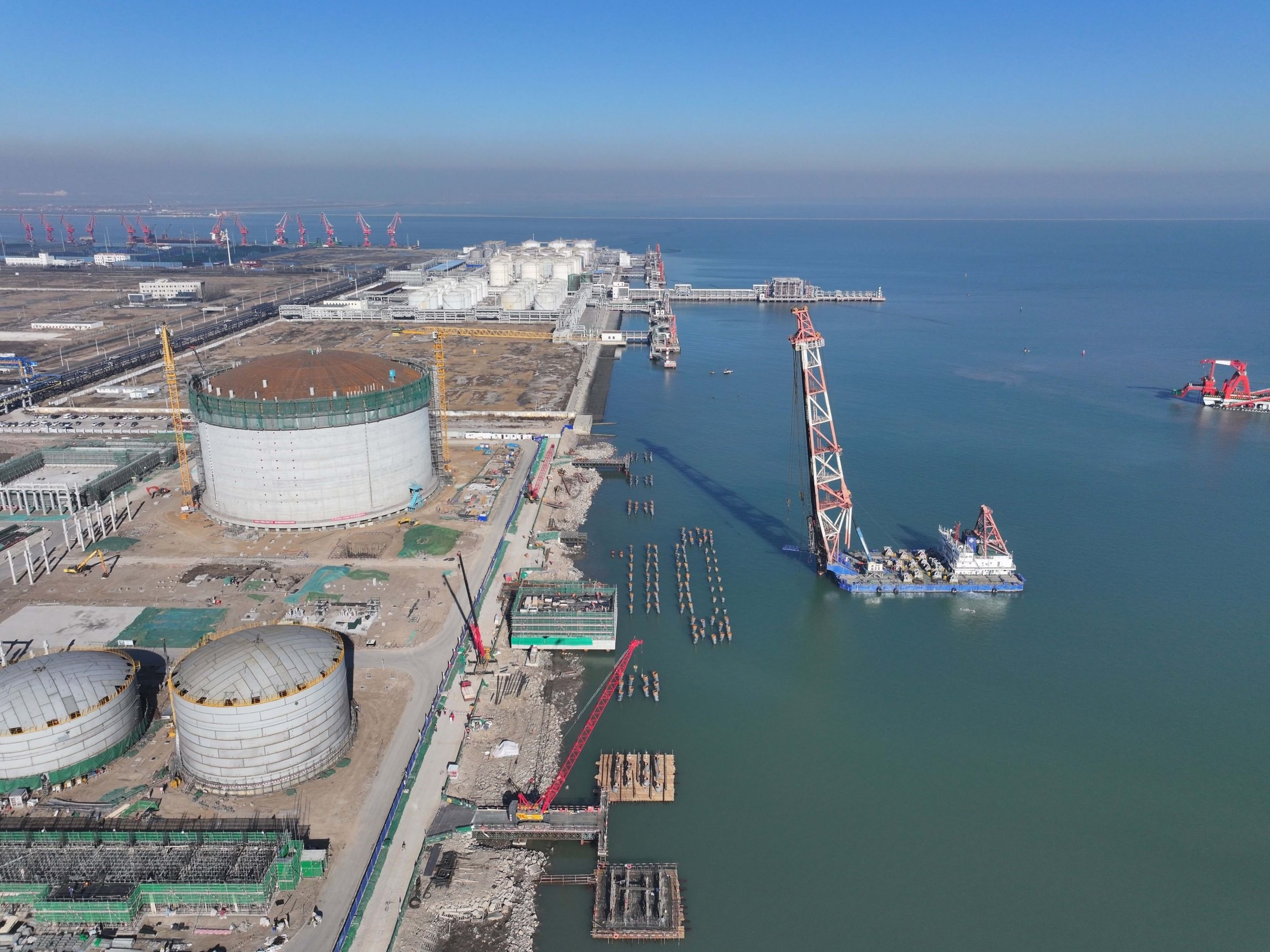 天津南港乙烯配套项目码头工程完成全部钢管桩沉桩施工